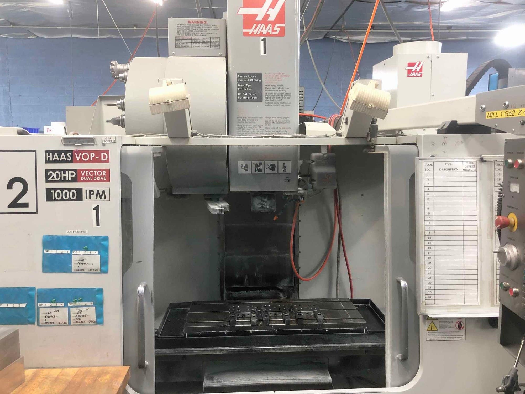 Haas VF-2 Vertical Machining Center, 2005 - Side Mount 24 ATC, Auger