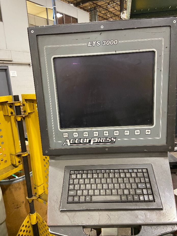 130 Ton X 10' Accurpress Advantage 713010, CNC Hydraulic Press Brake, 2006 - Light Curtain Included, ETS 3000 Control - Image 5