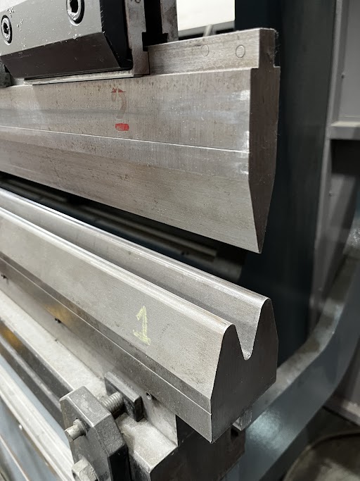 192 Ton x 12' Durma AD-R 37175 Press Brake, 2012 - Delem DA - 52 Control - 20K of Tooling Included - Image 5