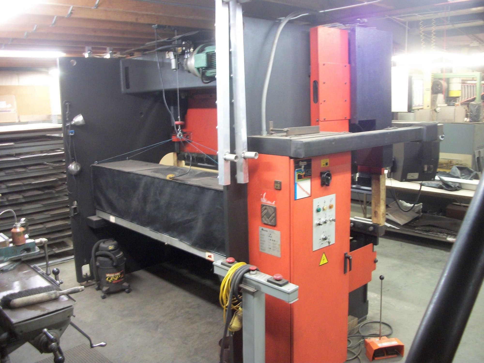 138 Ton X 12' Amada HFB-1253 CNC Press Brake, 1994- Tooling Available - Image 2