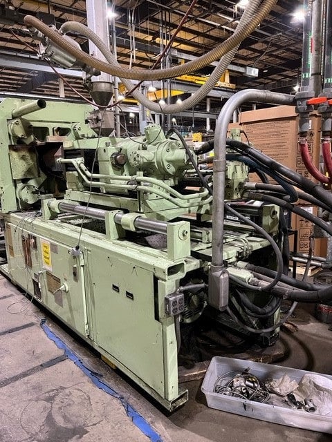 Cincinnati Milacron VT 300-29 Injection Molder, 1994 - 29 0z, 300 ton - Image 6