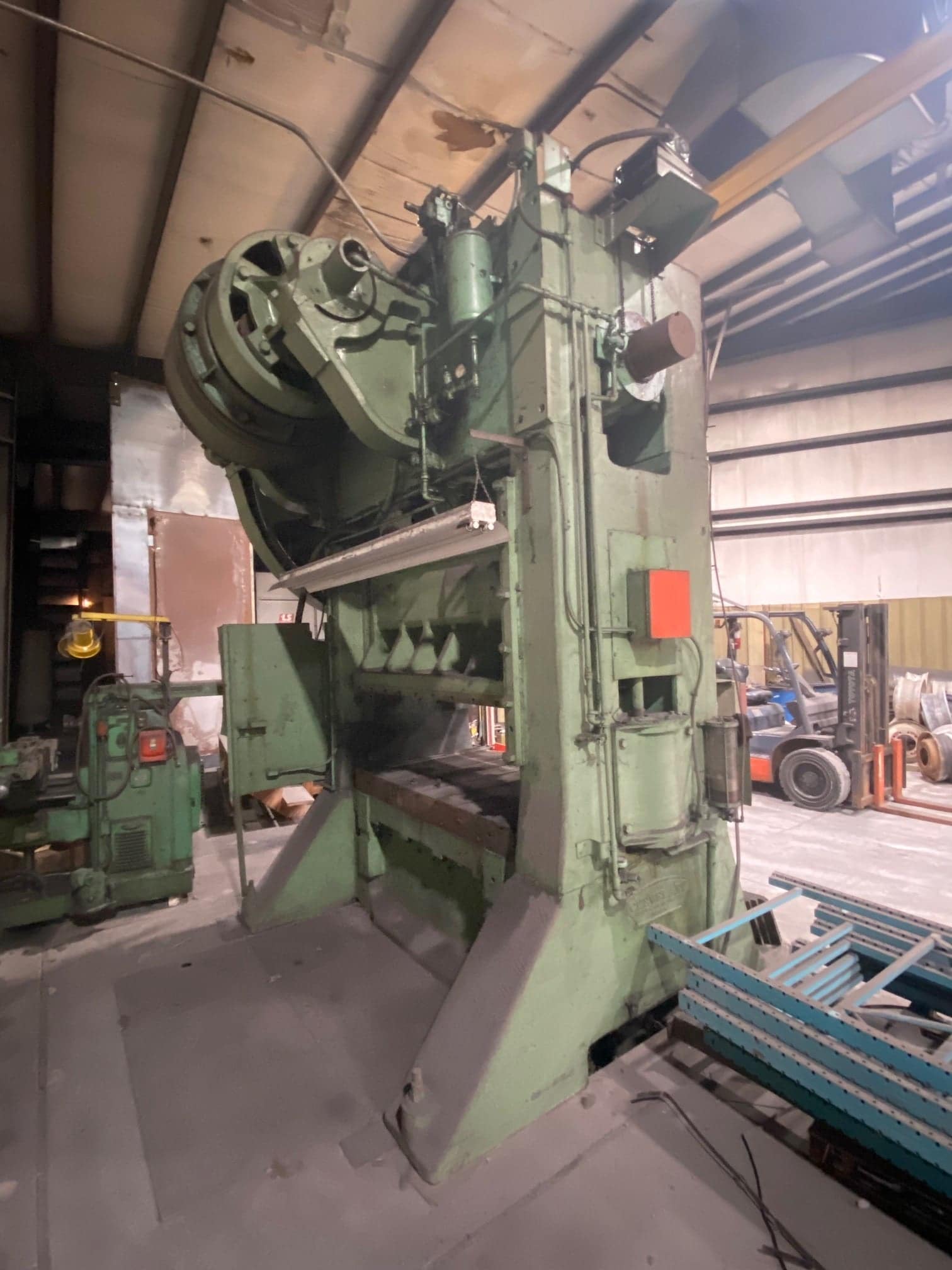 300 Ton Cleveland 80D-72-300 Straight Side Press - Bed Size 72"x 42", 10" Stroke, 24" Shut Height - Image 3
