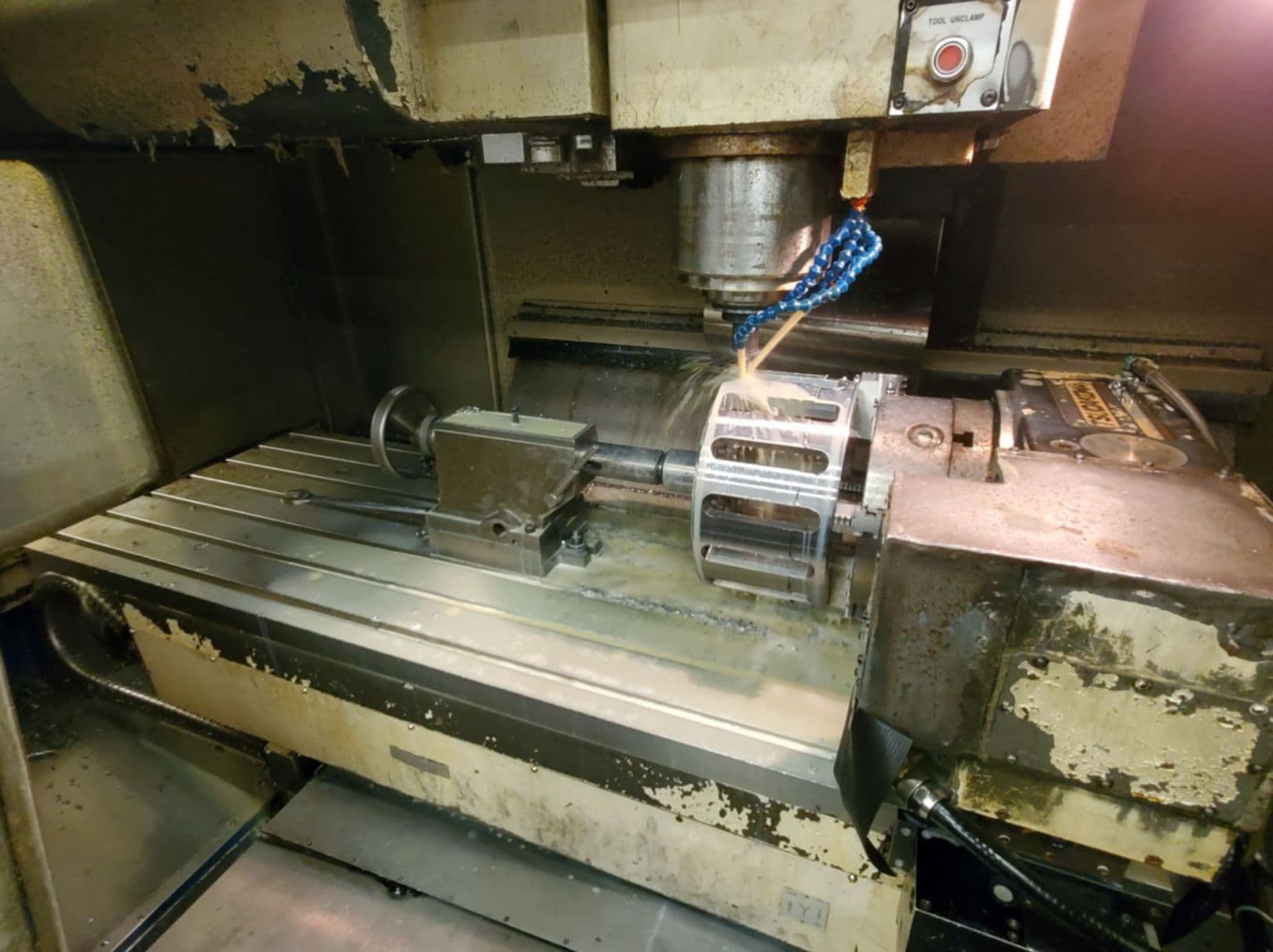 Daewoo DMV 650 VMC, 1997 - 4th Axis Rotary Table - Image 5