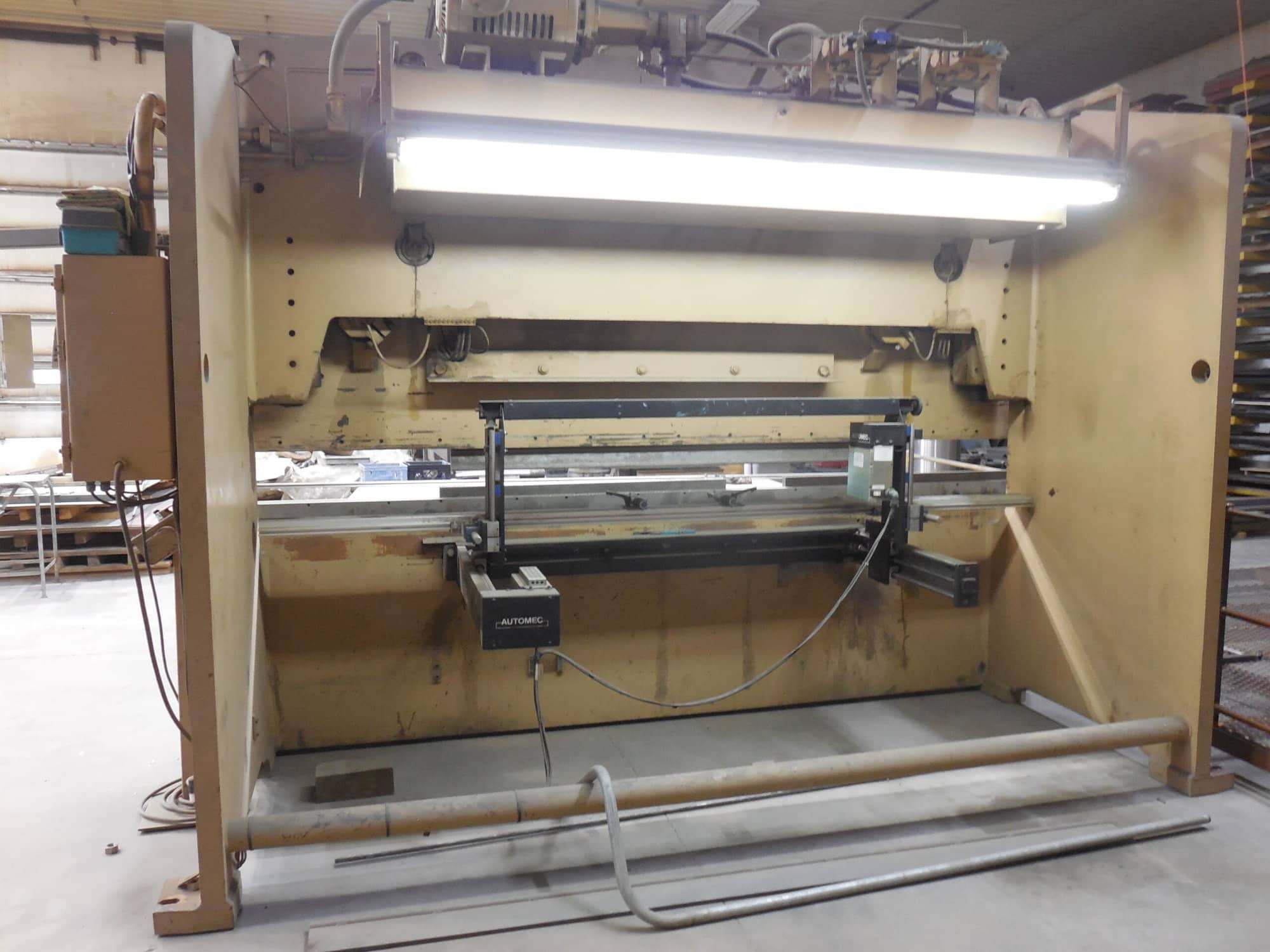 200 Ton x 12' Standard Industrial CNC Hydraulic Press Brake, 1995 - Includes Tooling - Image 4