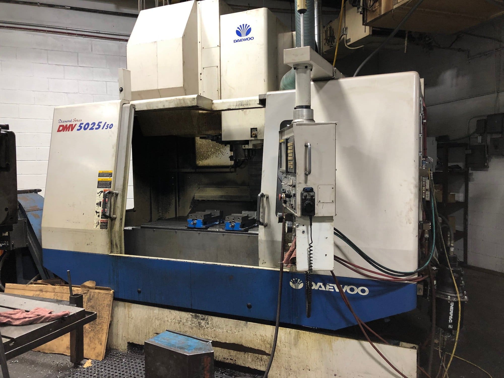 Daewoo / Doosan DMV 5025/50 VMC 2004 - 50 Taper, Tooling Included