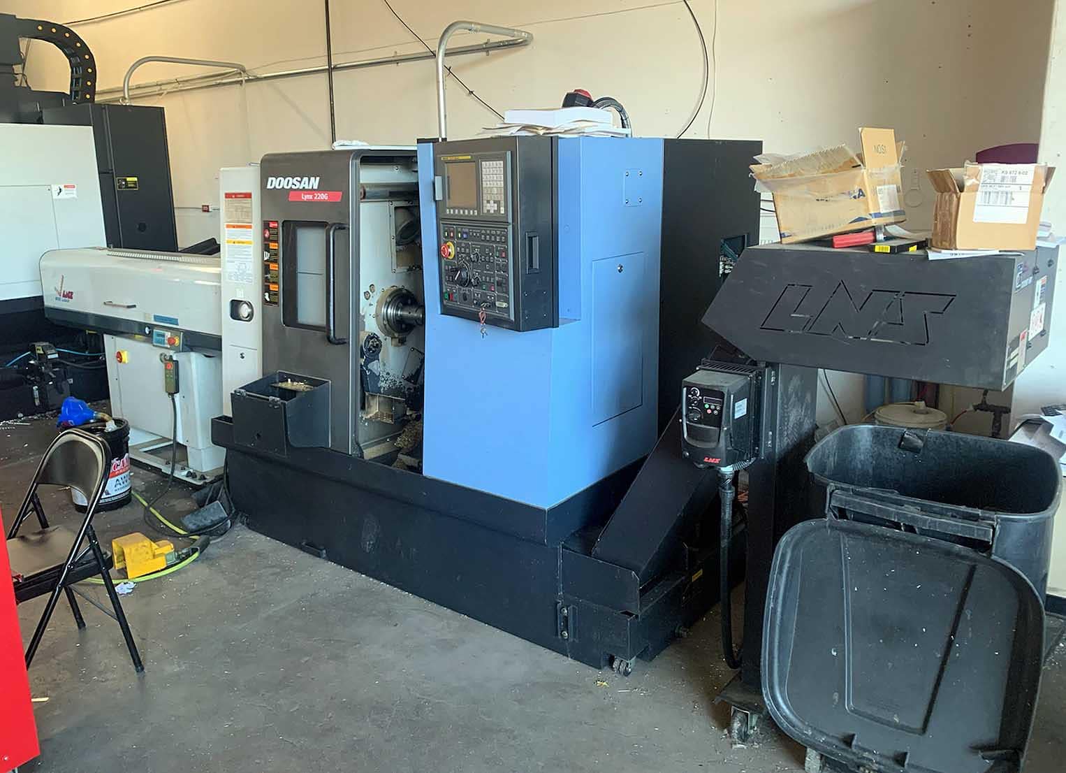 Doosan Lynx 220G High Speed CNC Gang Lathe, 2008 - Parts Catcher, Chip Conveyor, Tooling, LNS Bar Feeder