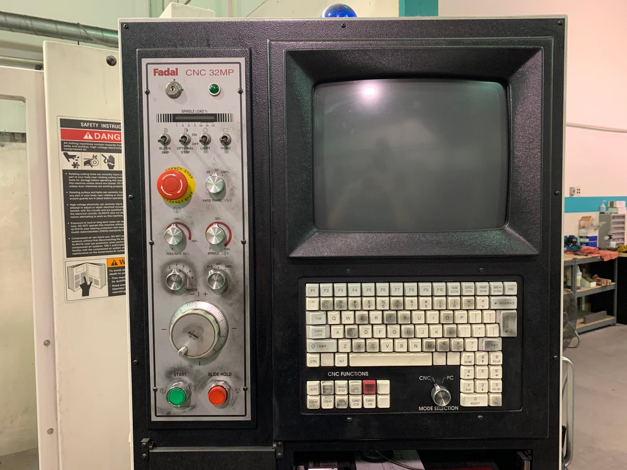 Fadal 2016L VMC, 2002- Extended 28" Z, 15k Spindle, 32MP Control - Image 4