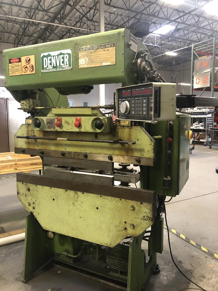 17 Ton x 4' Morgan Denver Manual Press Brake - Image 3