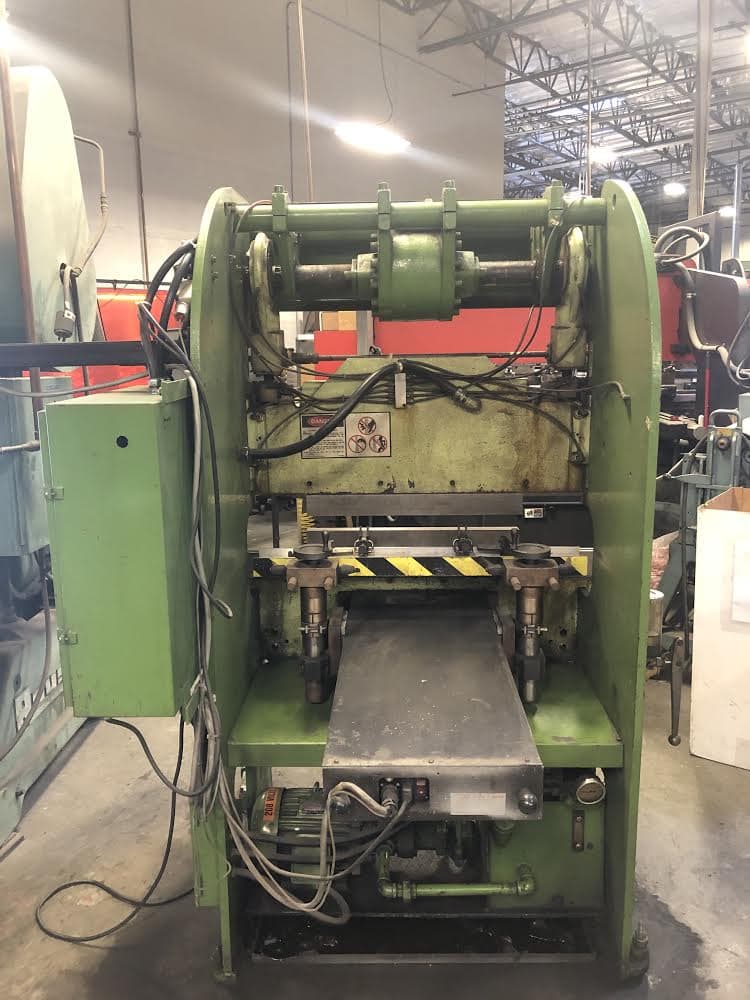 17 Ton x 4' Morgan Denver Manual Press Brake - Image 2