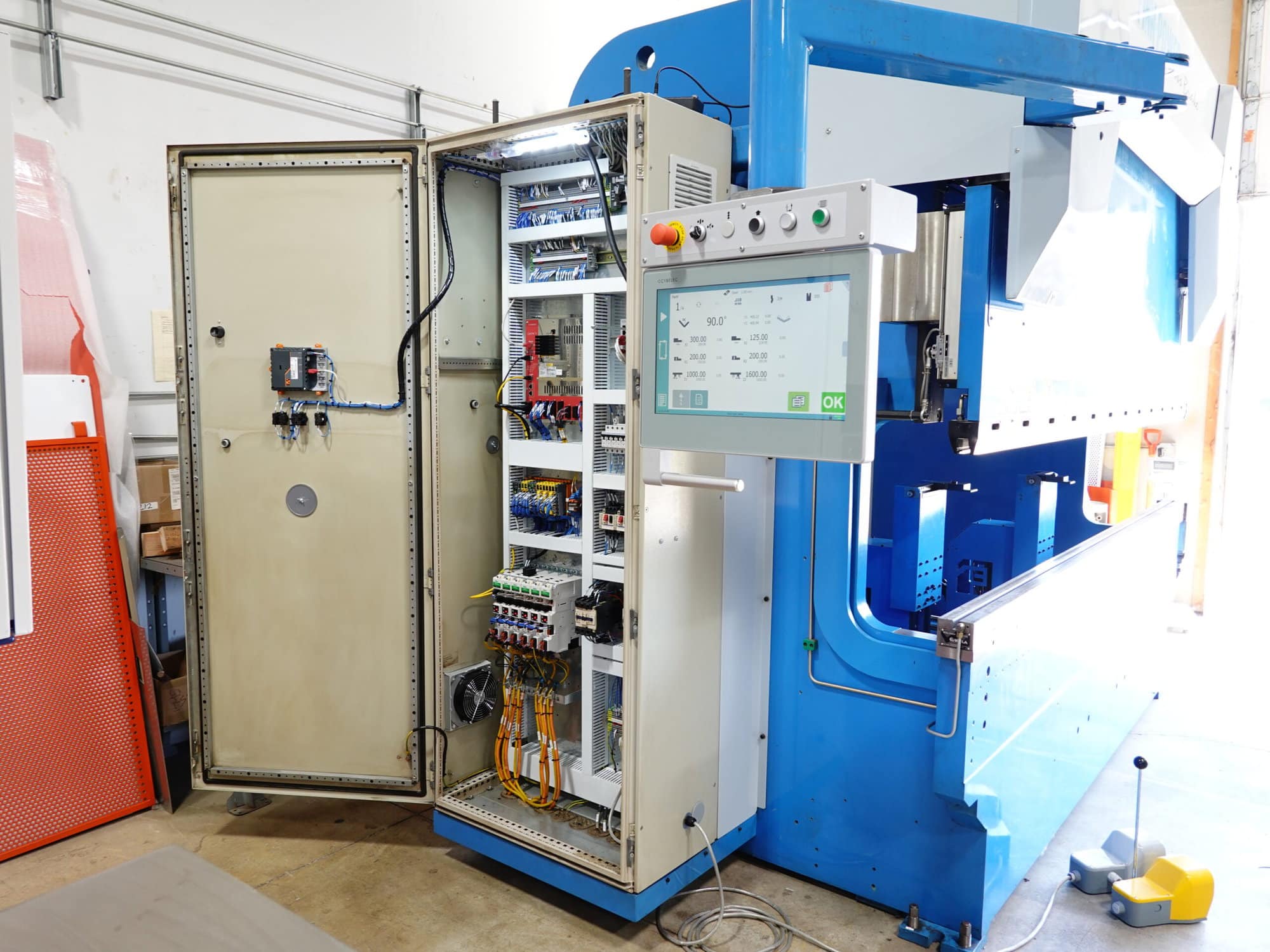 140 Ton x 10' Finn-Power B125-3060 CNC Press Brake, 2002 - NEW Cybelec VisiTouch 19 CNC Control, 6-Axis Backgauge, LOW Hours! - Image 10