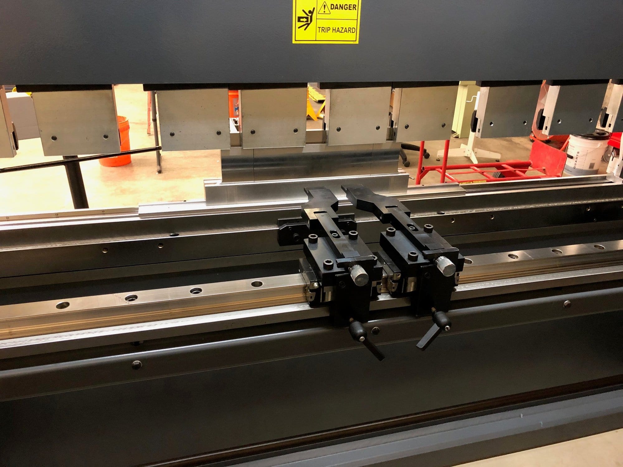 242 Ton x 12' Durma ADR 37220 CNC Press Brake, 2013- Delem DA56, R Axis, Tooling Included - Image 4