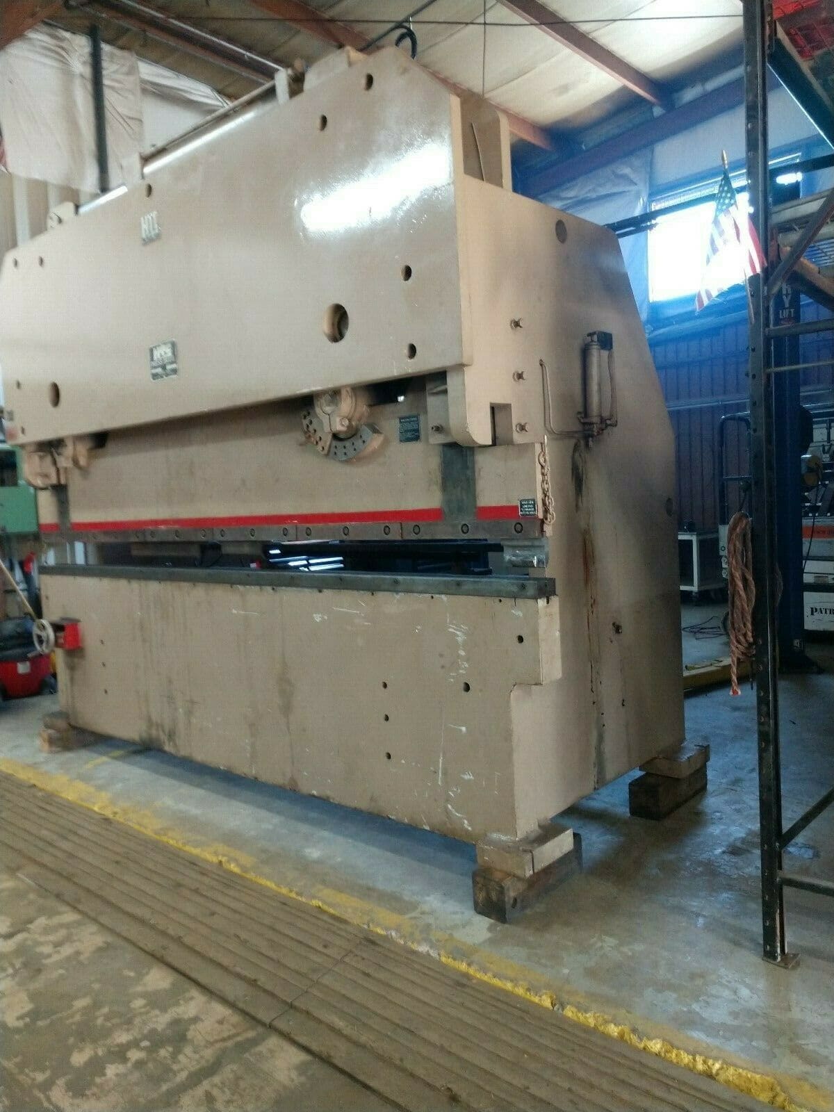 200 Ton x 12' HTC Hydraulic Press Brake, 1980- Flush Floor - Image 2