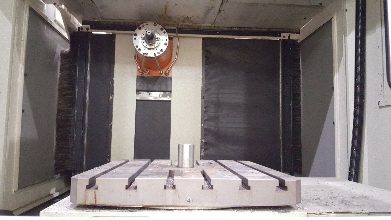 DMTG HVL-50 400mm HMC 2003- Excellent Condition, 4th Axis, BT40, Fanuc Control - Image 2