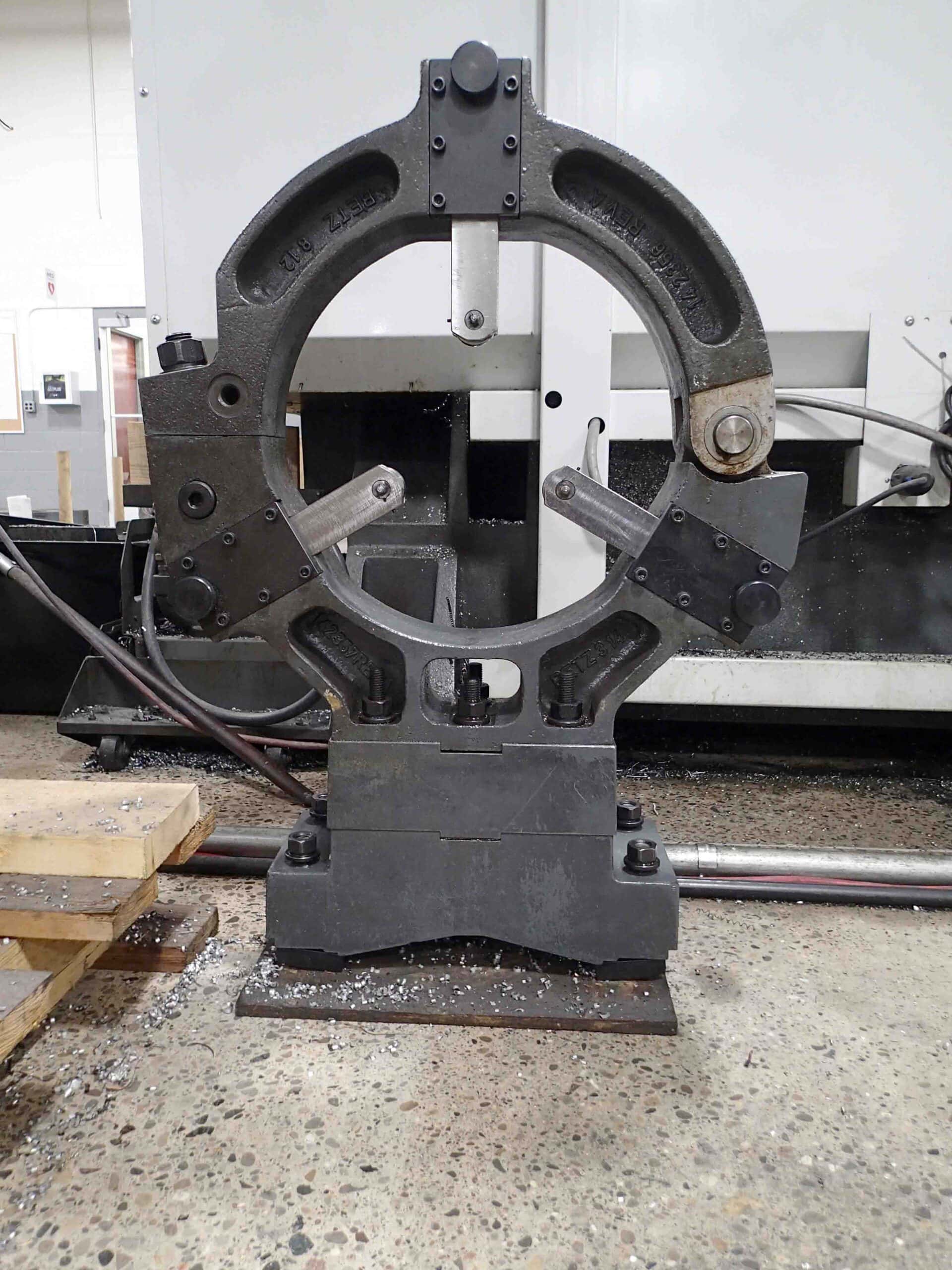Haas TL-3B CNC Lathe, 2014 - (2) 25" Chucks, Rear Chuck, Coolant Thru Tool Post, Tailstock, Steady Rest - Image 10