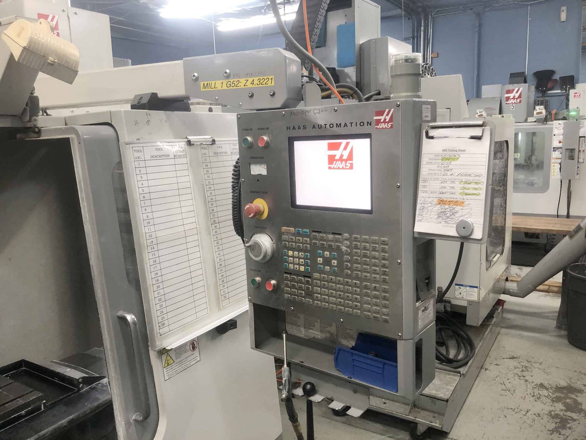 Haas VF-2 Vertical Machining Center, 2005 - Side Mount 24 ATC, Auger - Image 3