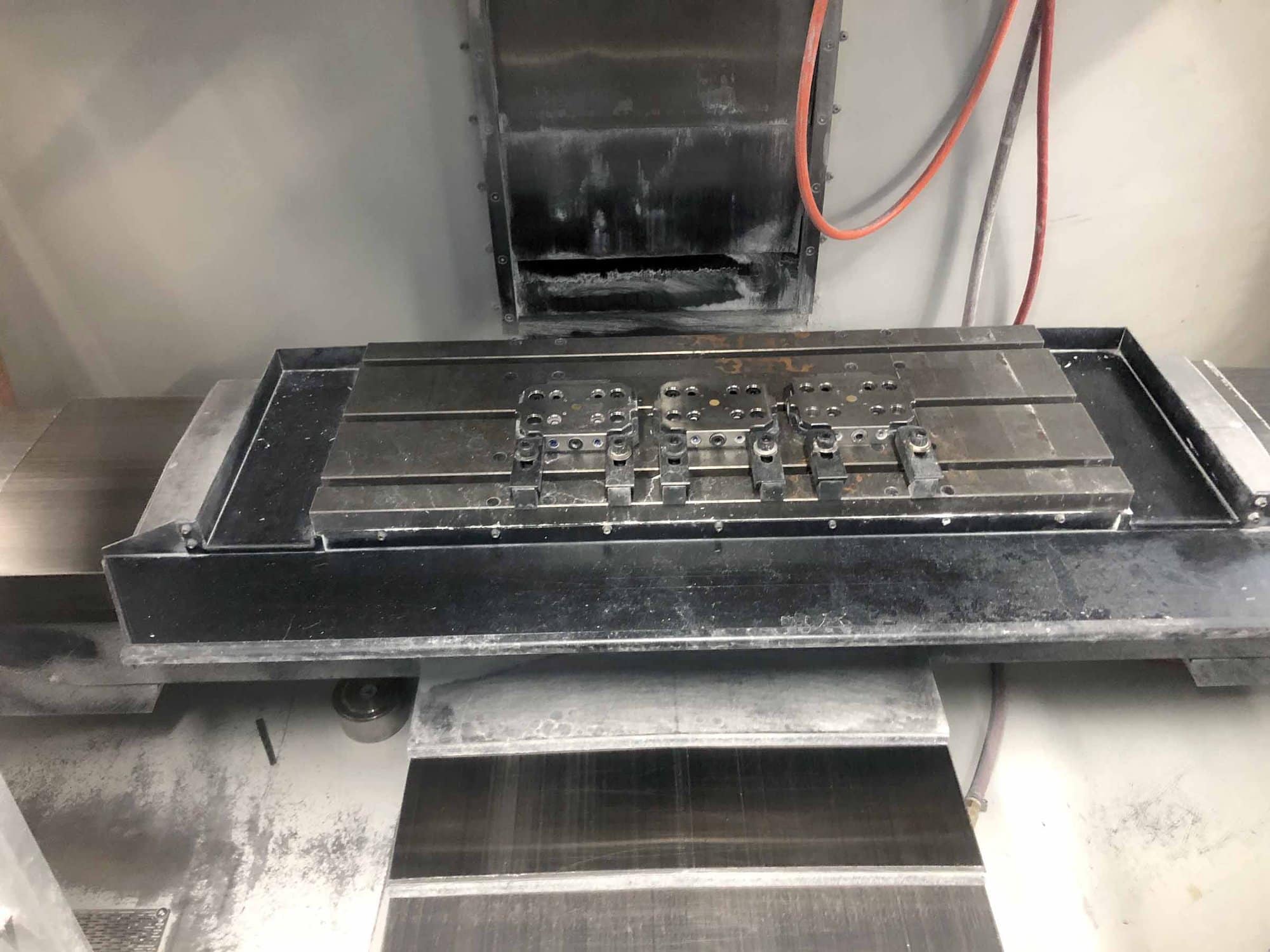 Haas VF-2 Vertical Machining Center, 2005 - Side Mount 24 ATC, Auger - Image 8