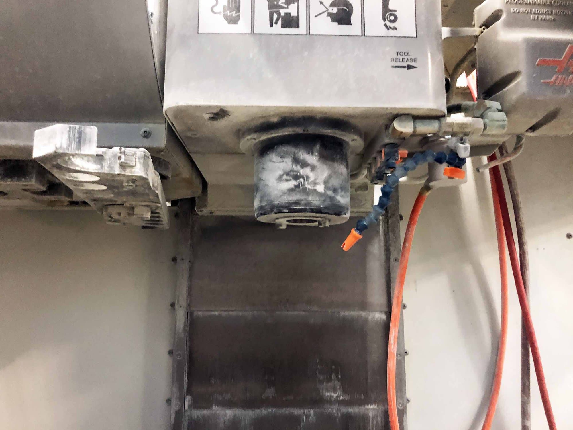 Haas VF-2 Vertical Machining Center, 2005 - Side Mount 24 ATC, Auger - Image 5
