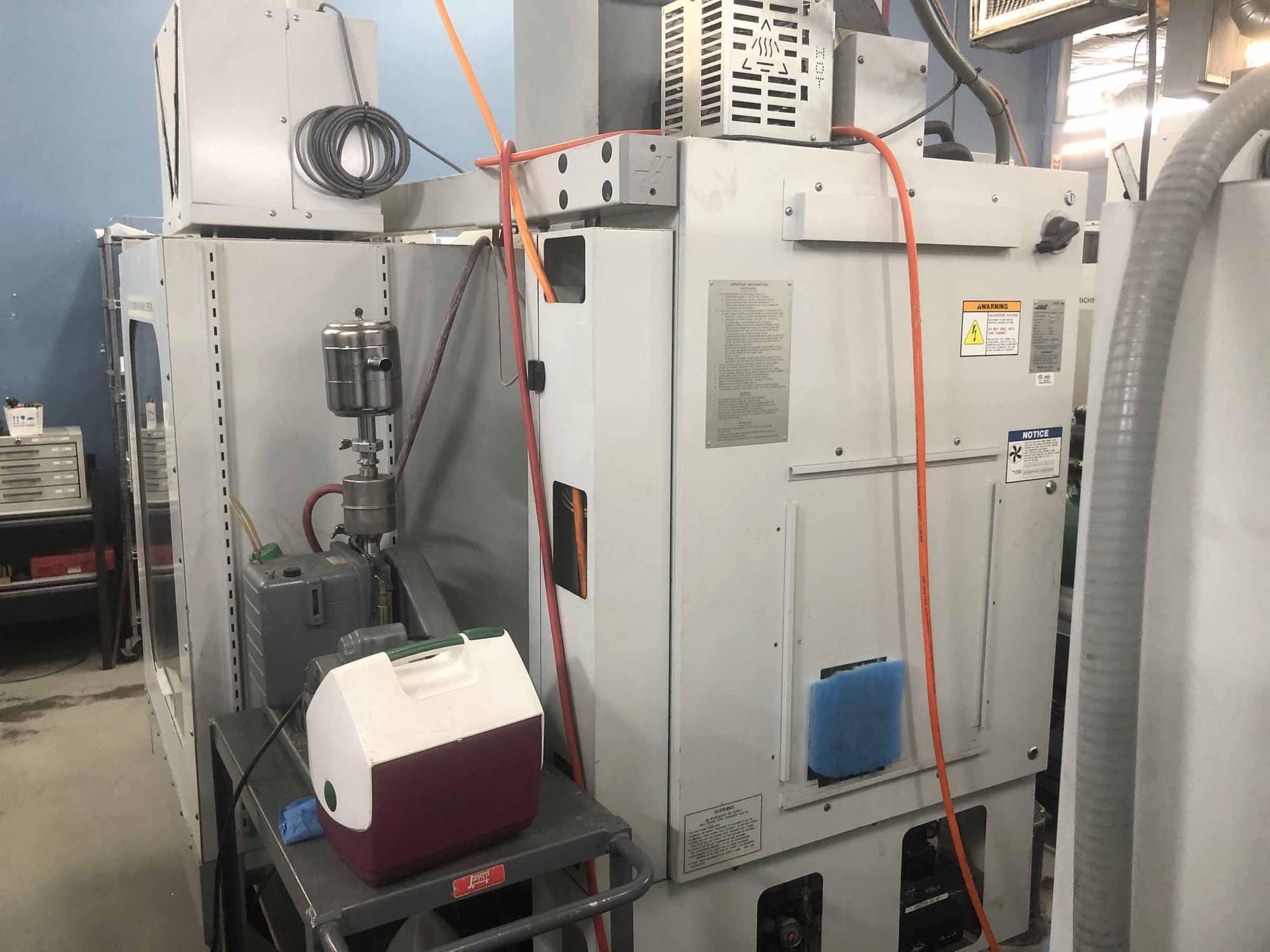 Haas VF-2 Vertical Machining Center, 2005 - Side Mount 24 ATC, Auger - Image 4