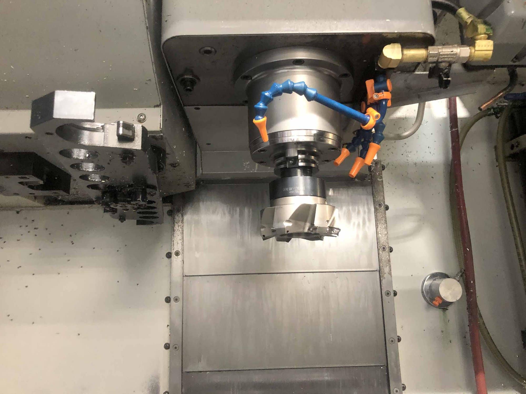 Haas VF-2 Vertical Machining Center, 2006- Side Mount 24 ATC, Auger - Image 3
