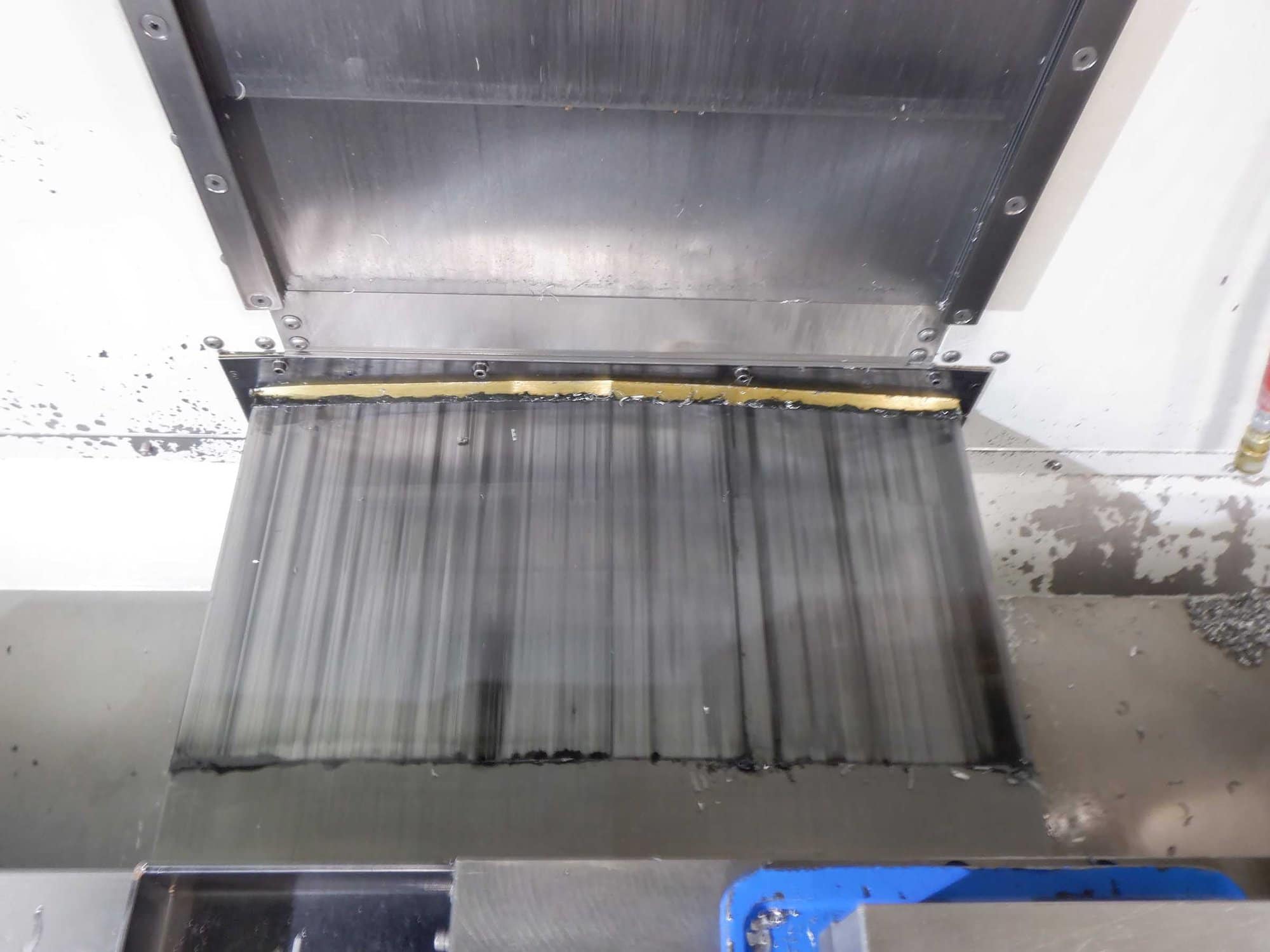 Haas VF-2 Vertical Machining Center, 2006- Side Mount 24 ATC, Auger - Image 9