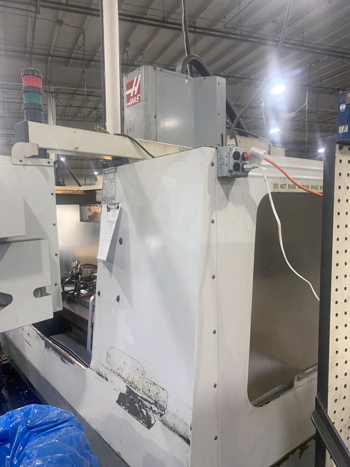 Haas VF-4 Vertical Machining Center, 1999- TSC, 10k Spindle, Auger - Image 10