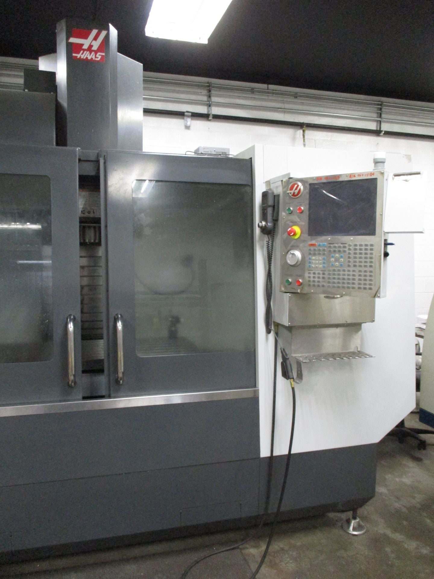 Haas VF-5 VMC, 2015- 15k RPM, WIPS, Low Hours - Image 2