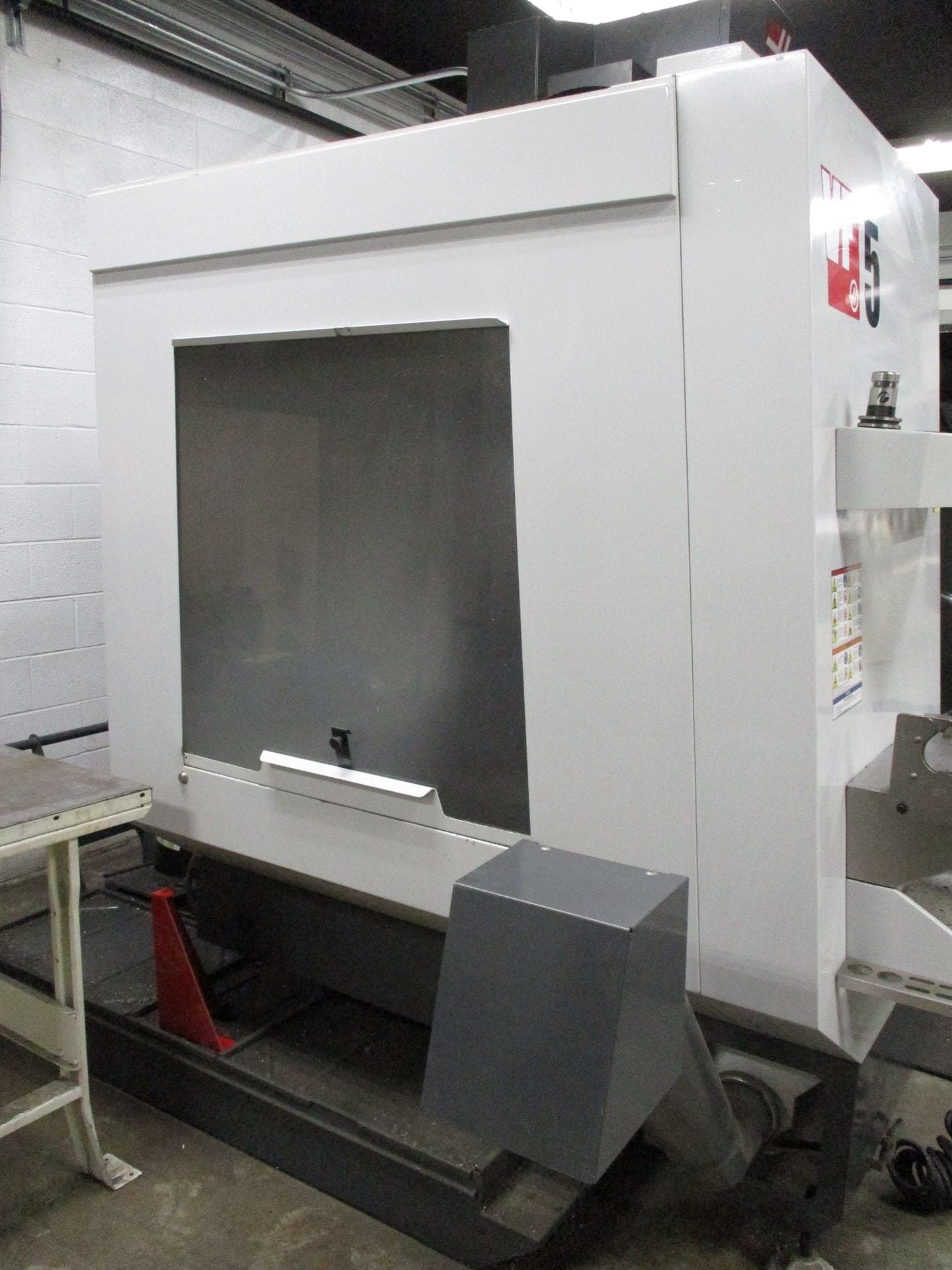 Haas VF-5 VMC, 2015- 15k RPM, WIPS, Low Hours - Image 5