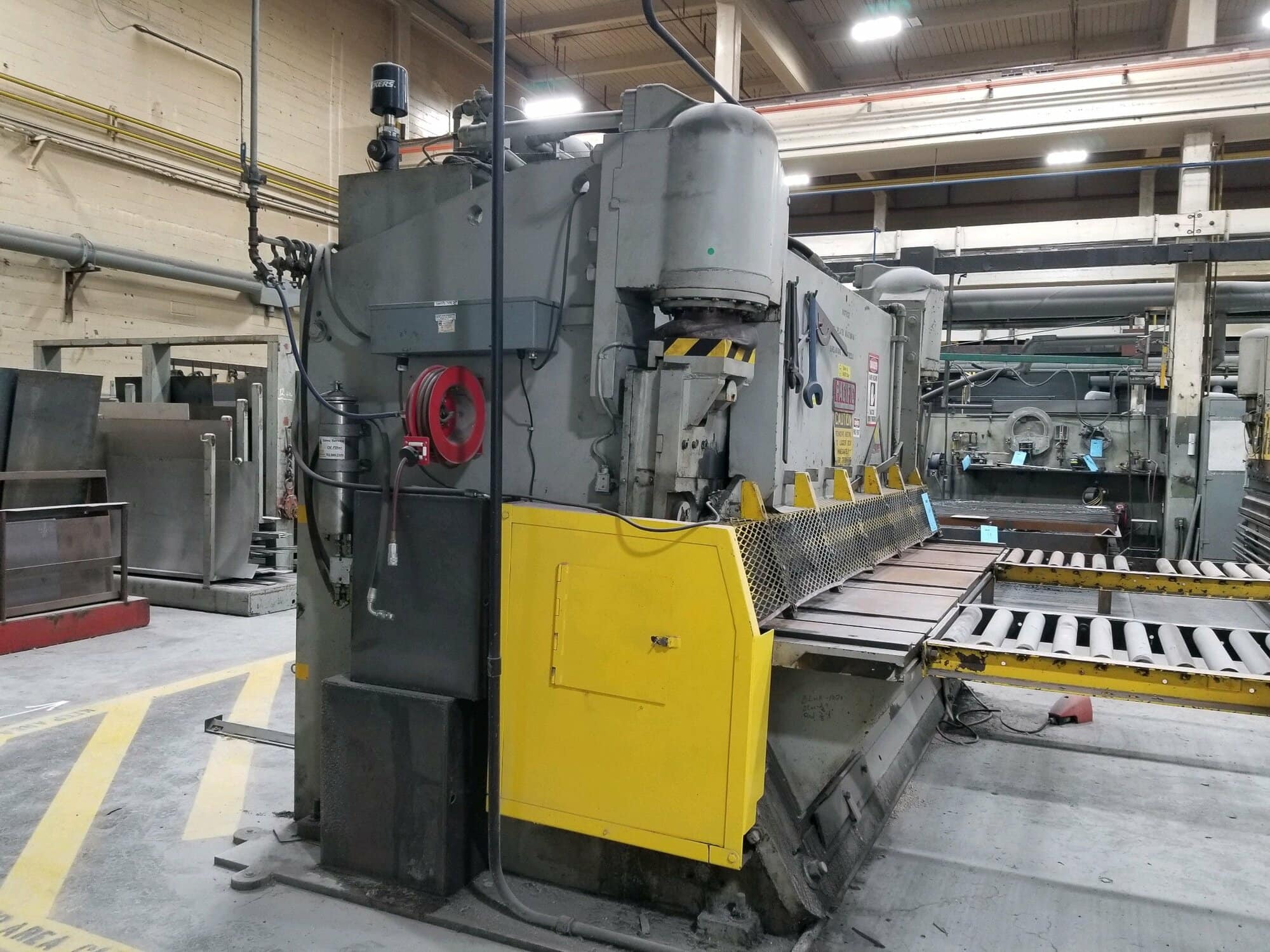 3/8" x 10' Pacific 375HD 10 Hydraulic Shear - (2) 26"x 5' Infeed Roller Conveyors, Dayton Speed Control - Image 3