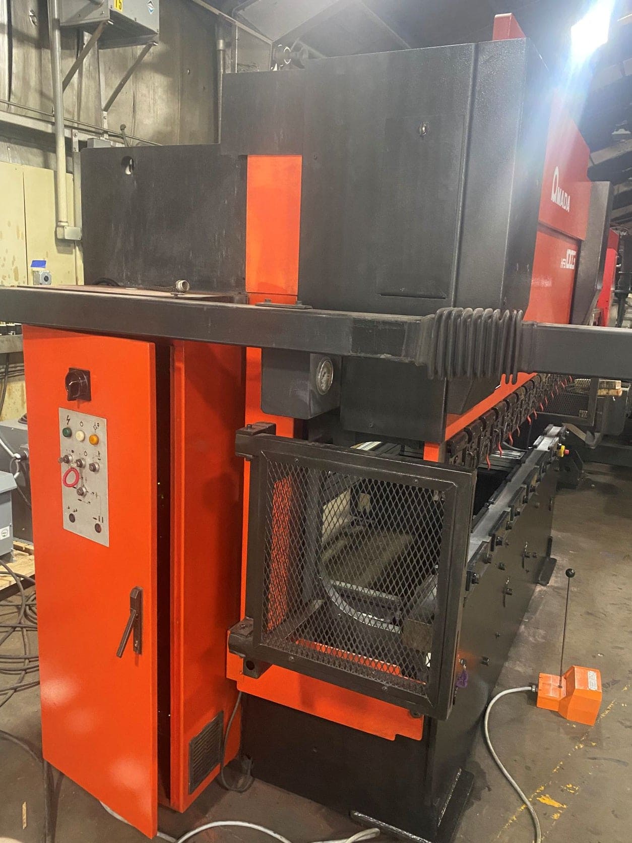 110 Ton x 10' Amada HFB 1003 Press Brake, 1998 - 6 Axis Backgauge (Refurbished) - Image 6