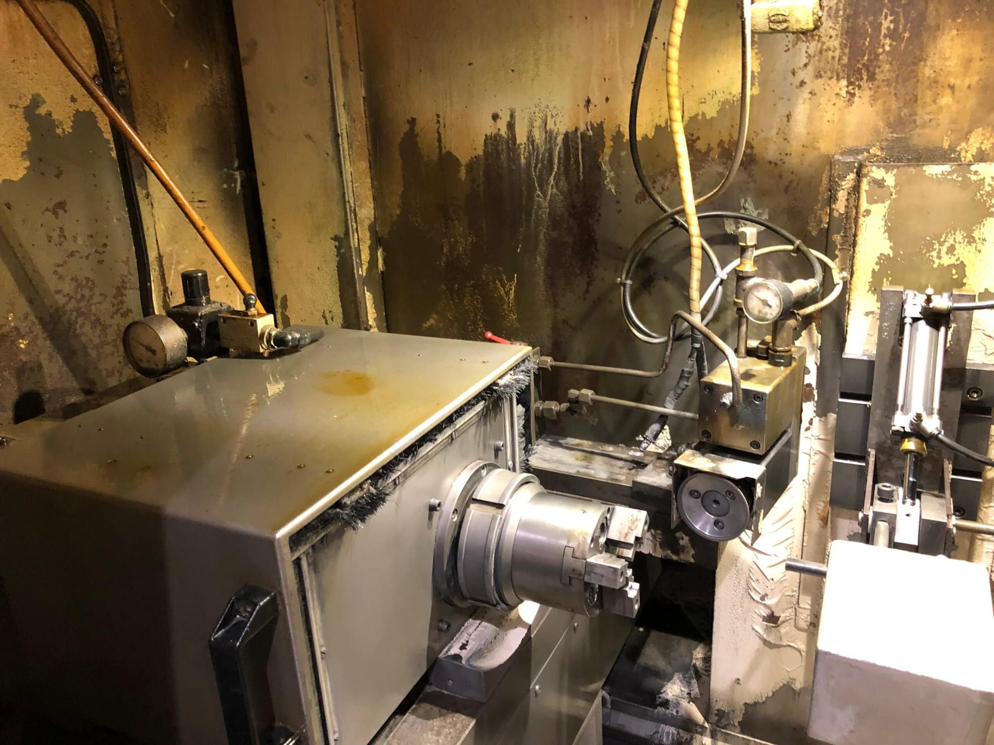 Voumard 110 CNC Grinder, 2004 - Automatic Wheel Dressing, Fanuc Control - Image 4