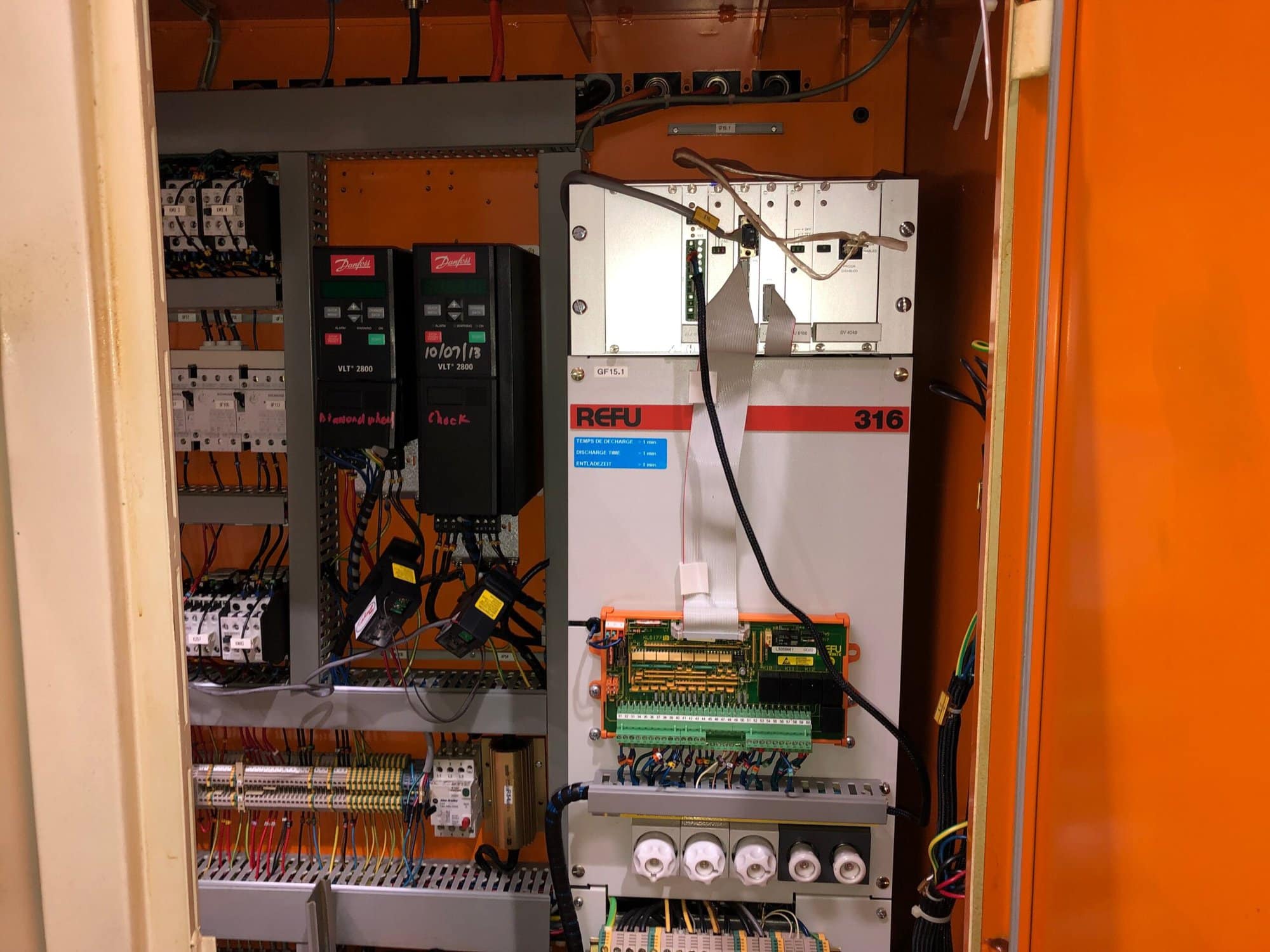 Voumard 110 CNC Grinder, 2004 - Automatic Wheel Dressing, Fanuc Control - Image 10