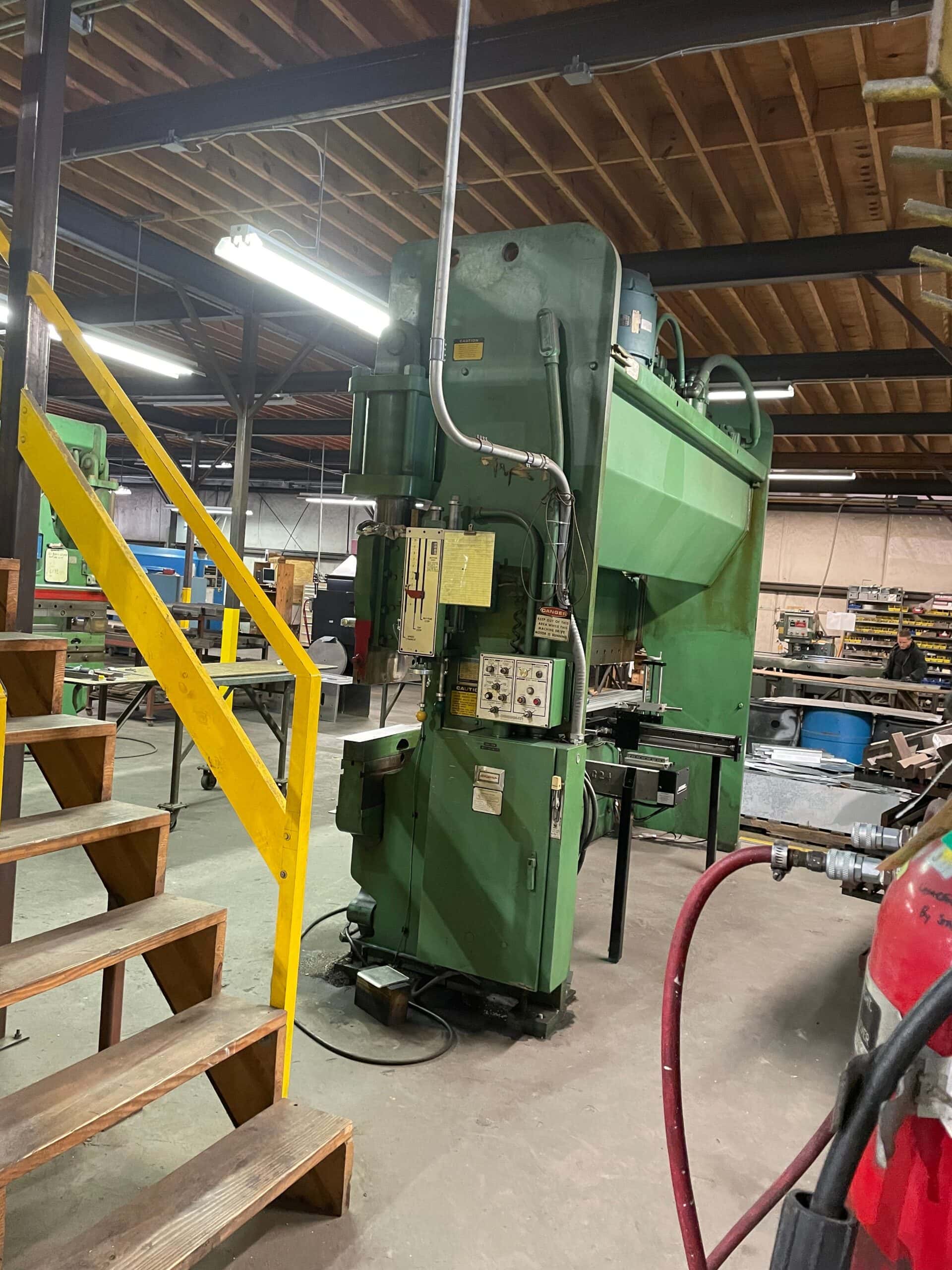 175 Ton x 12' Cincinnati 175CB10 Press Brake- W/ Automec CNC 150 Backgauge X Axis - Image 8