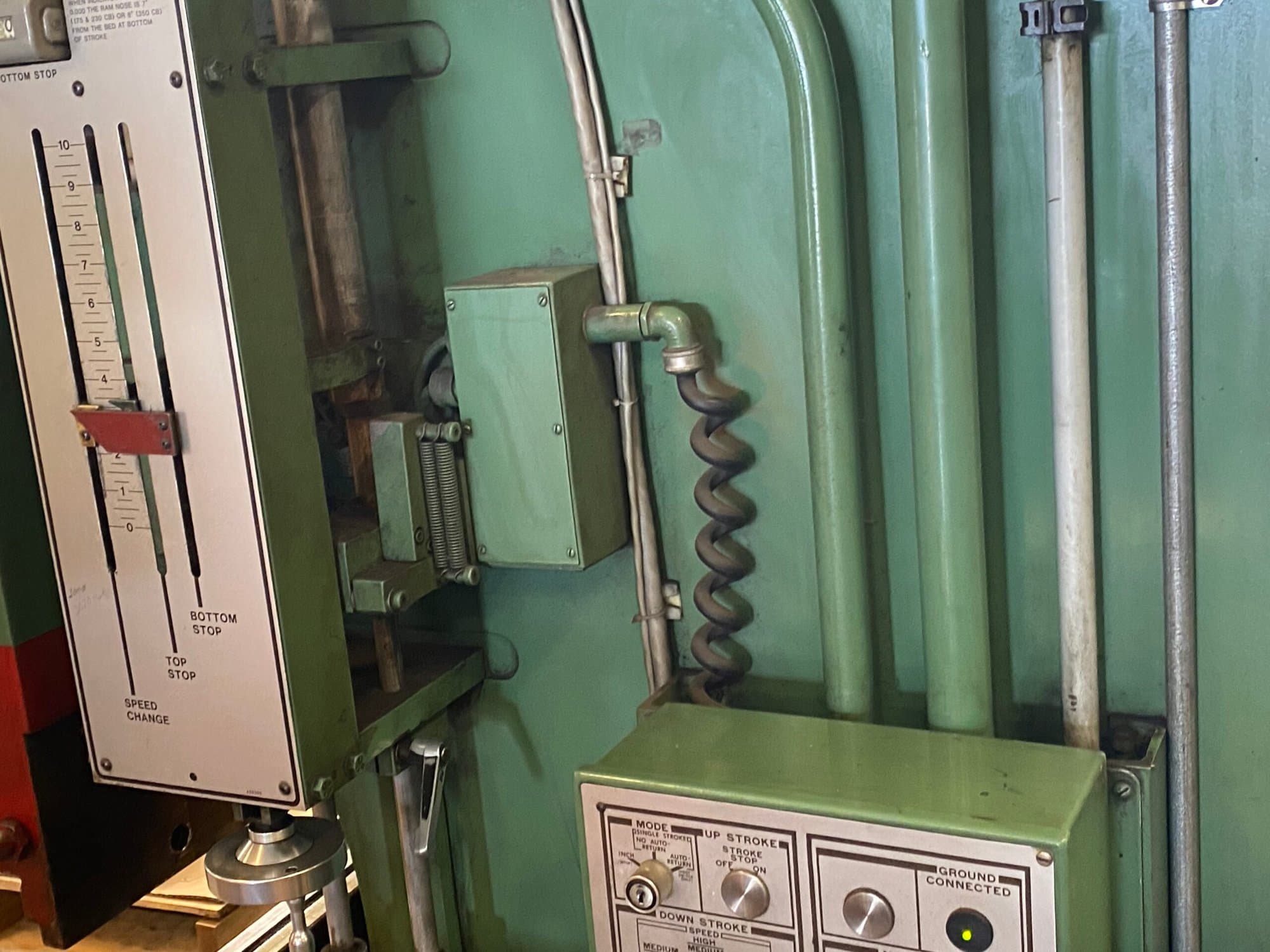 230 Ton x 12' Cincinnati 230CBx10 CNC Press Brake, 1995 - 10" Stroke - Image 8