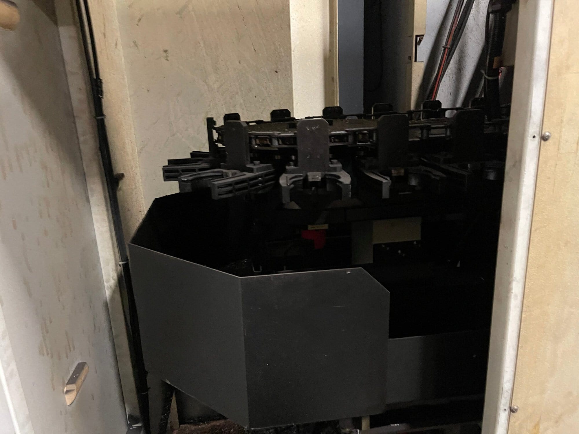 Makino V77-50T VMC, 2002 - Image 4