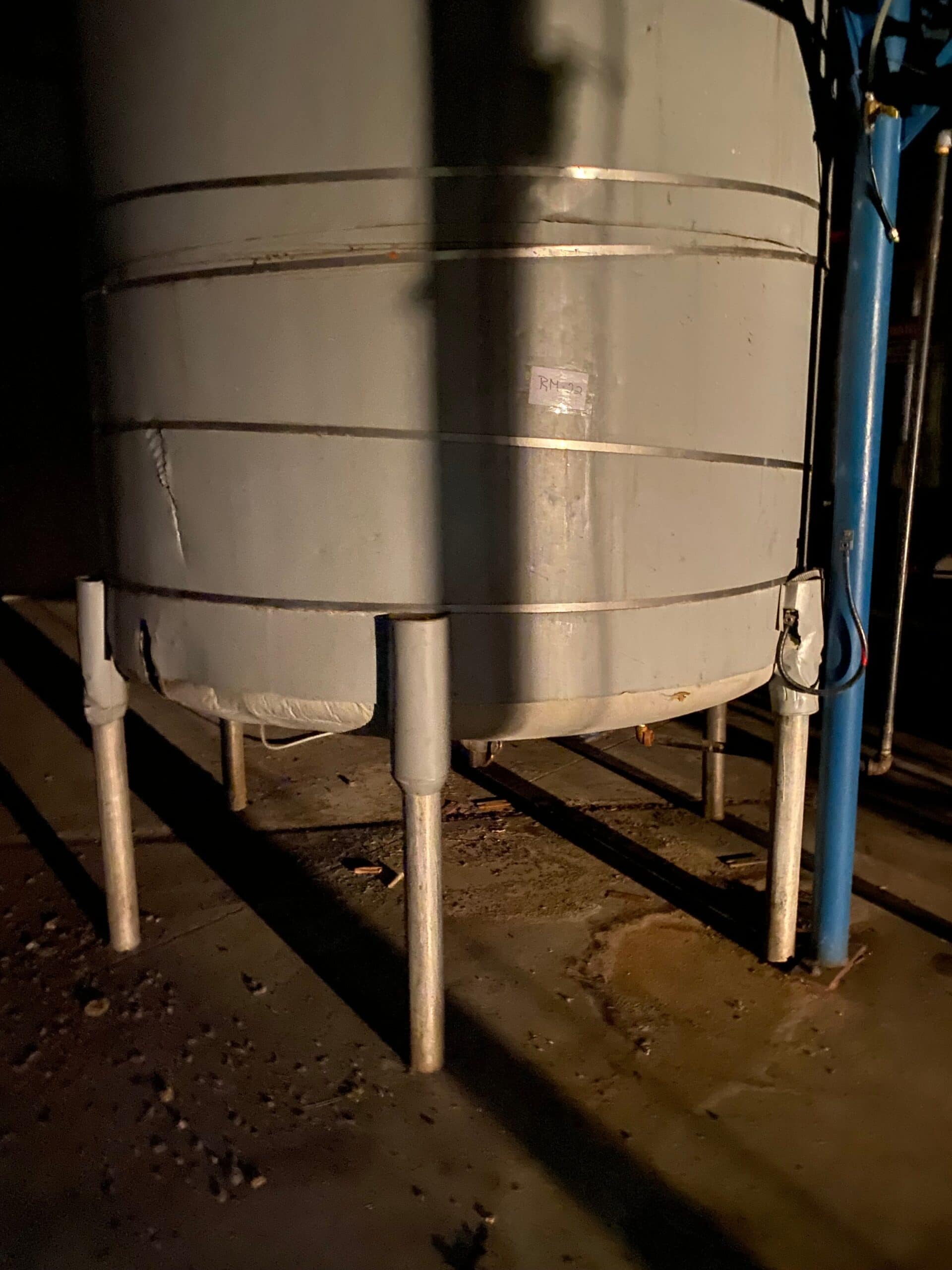 2500 Gallon Insulated Stainless Steel Tank w/Agitation, Measures 7'-6" diameter x 8'-6" straight side height - Image 2