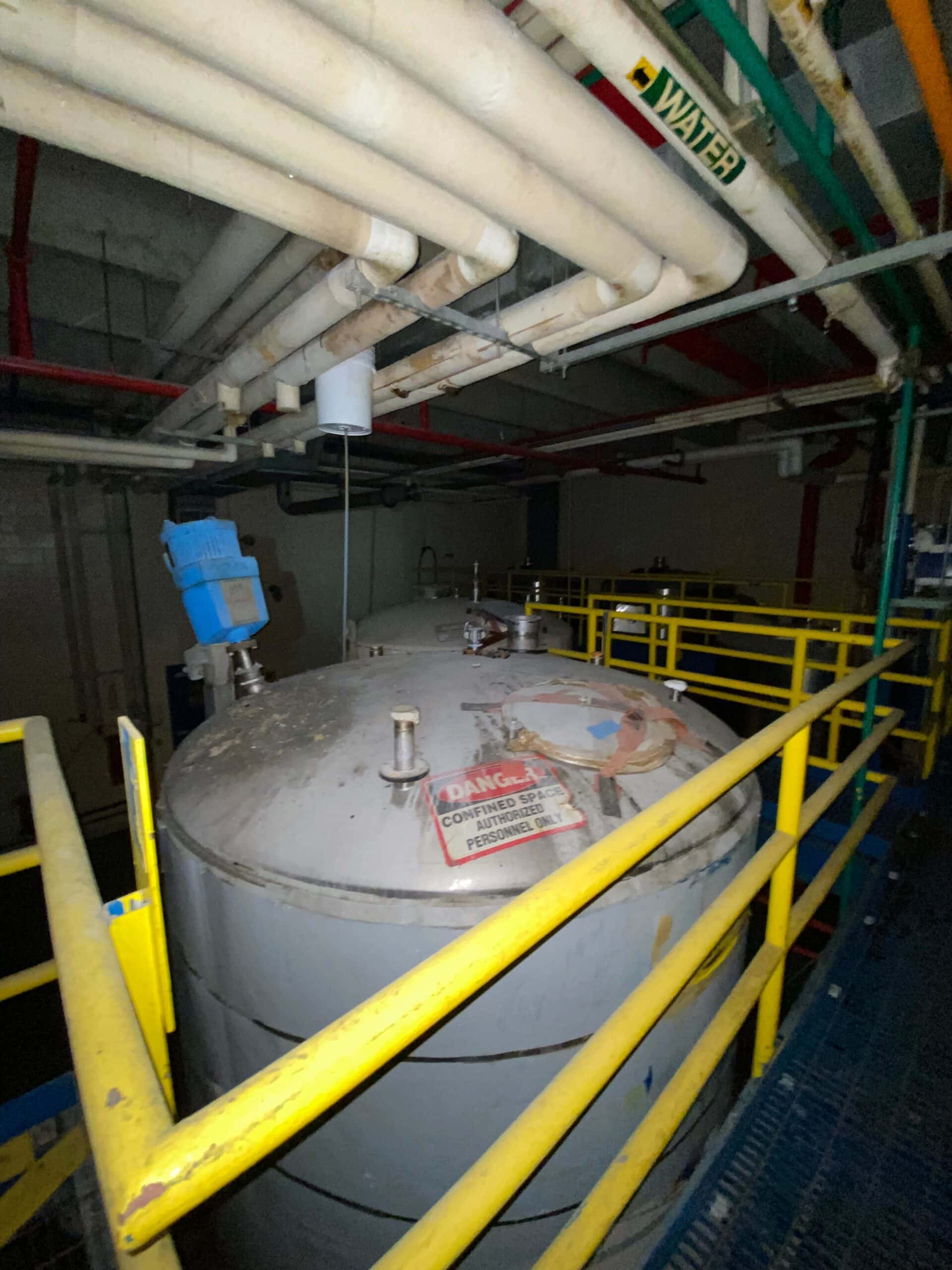 2500 Gallon Insulated Stainless Steel Tank w/Agitation, Measures 7'-6" diameter x 8'-6" straight side height - Image 5