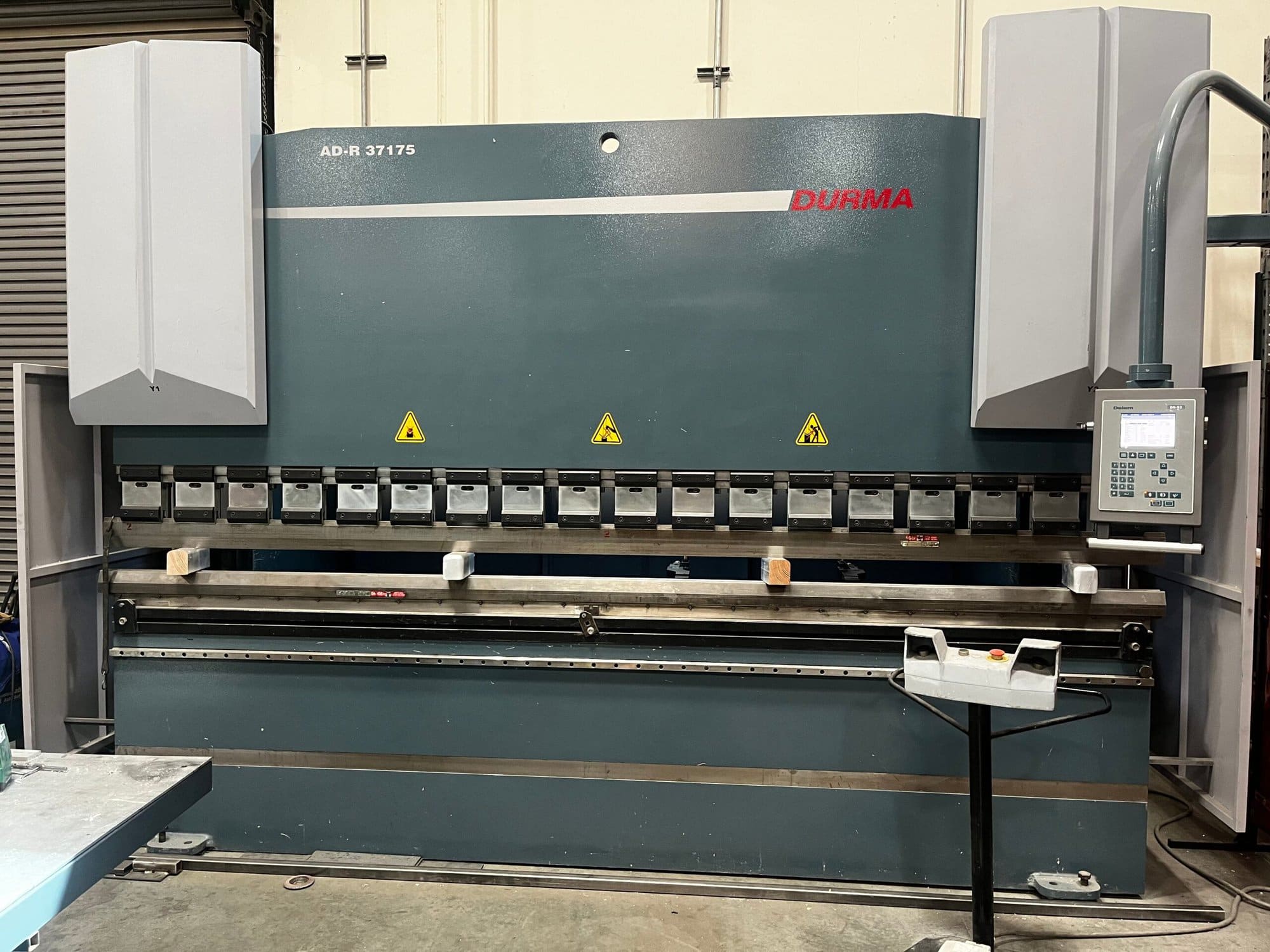 192 Ton x 12' Durma AD-R 37175 Press Brake, 2012 - Delem DA - 52 Control - 20K of Tooling Included