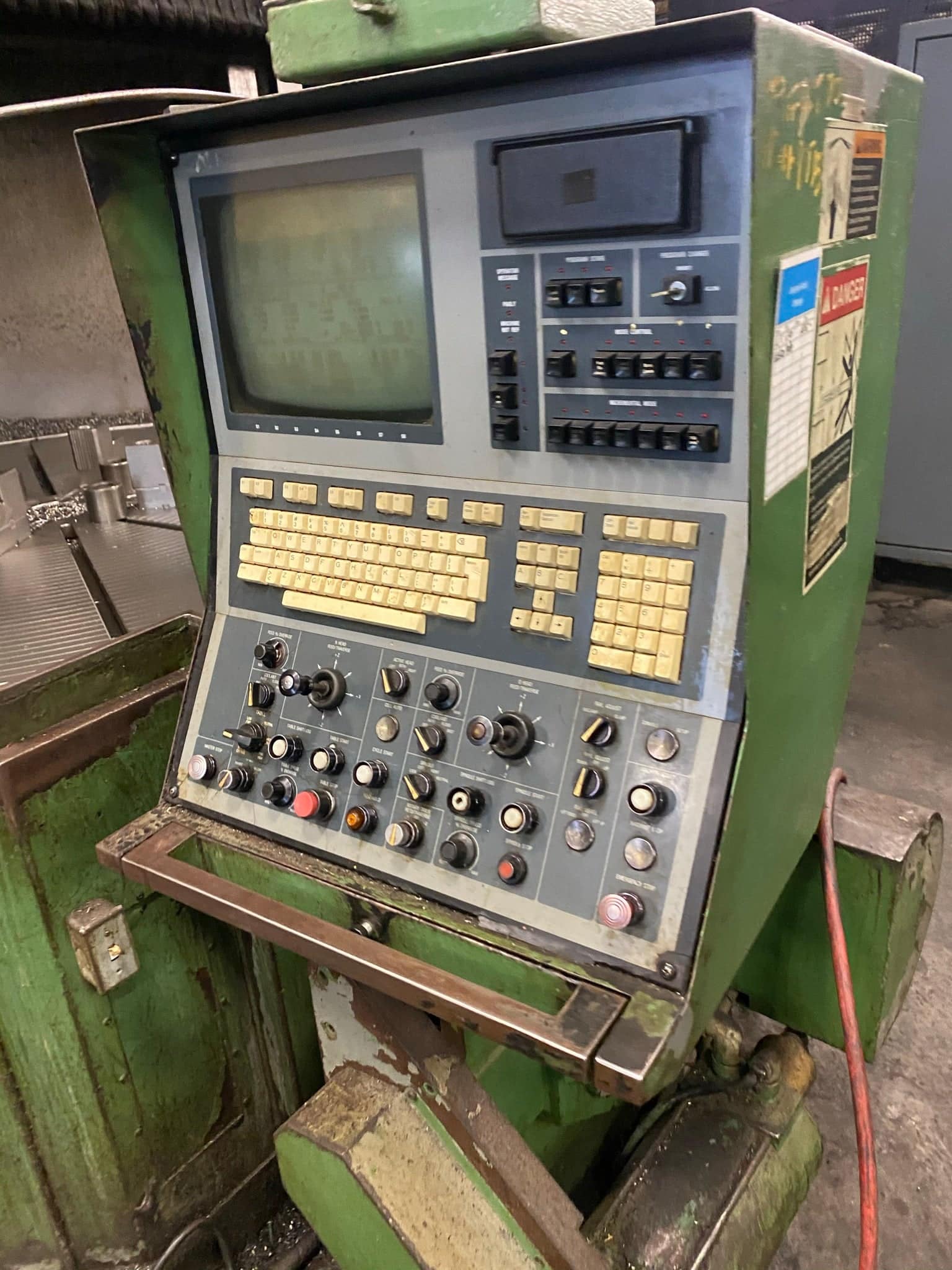 Giddings and Lewis (G & L) 84 VTL, 1990 - Live Tooling, 84" Table - Image 2