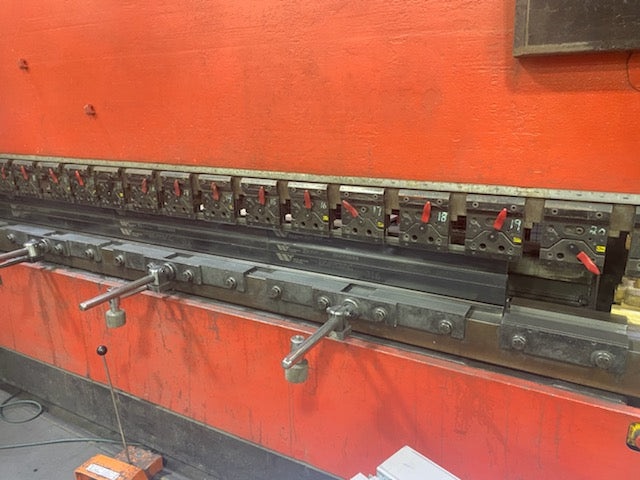 242 Ton x 14' Amada HFE2204 CNC Press Brake, 1998 - 6 Axis Back Gauge, Great Condition, Pre-Removal Pricing - Image 4