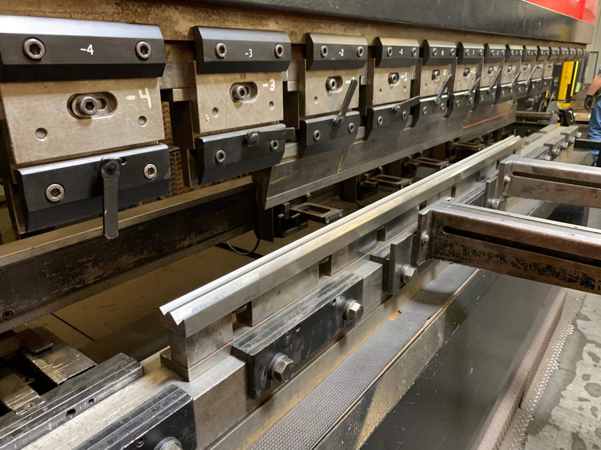 165 Ton x 13' Amada FBD-1504 CNC Press Brake,1993- NC9-EXII Control, Very Clean Up-Acting Unit - Image 9