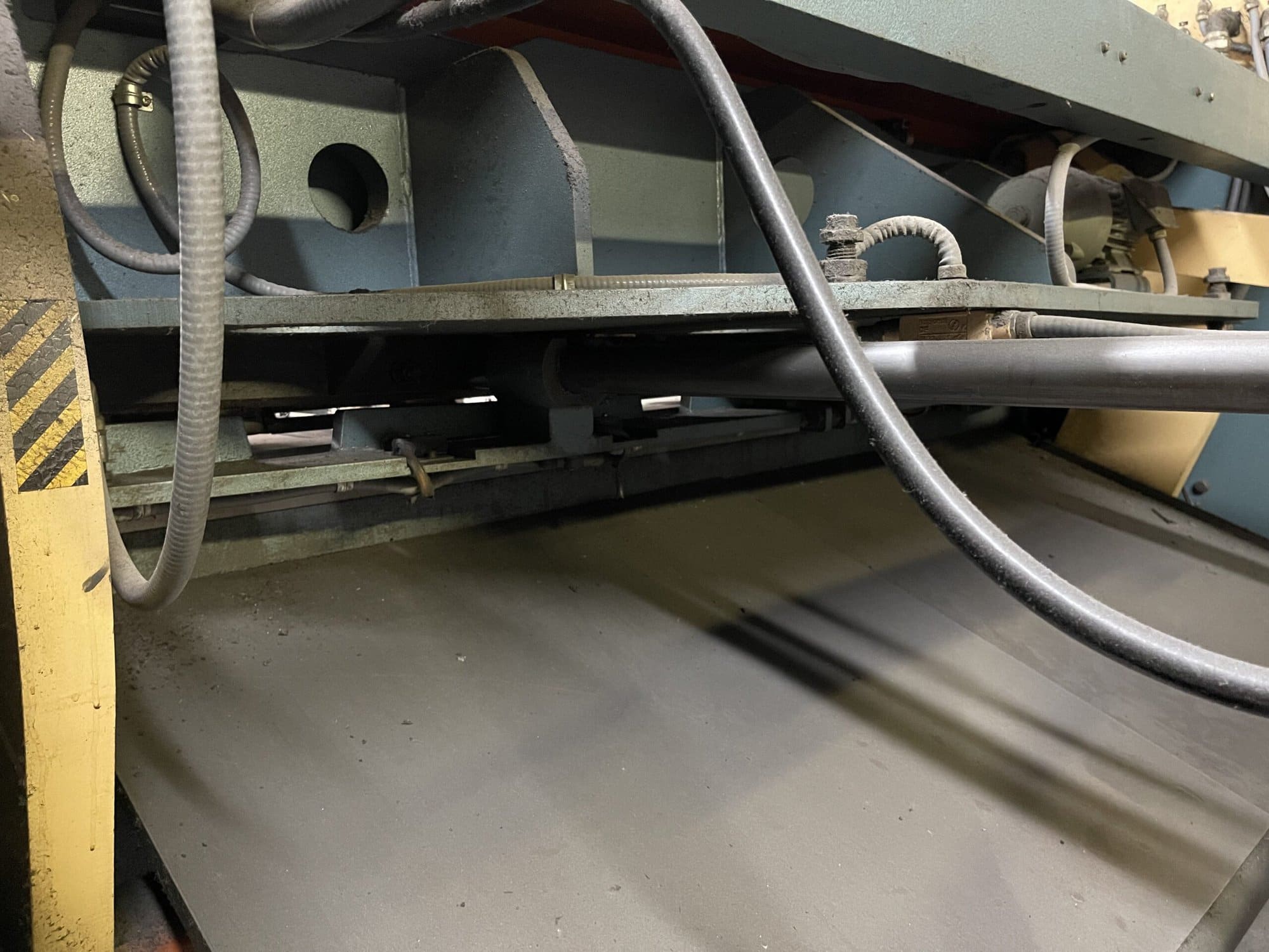 3/16" X 6' Amada M-2045 Shear, 1981 - 60 SPM, Powered Back Gauge - Image 3