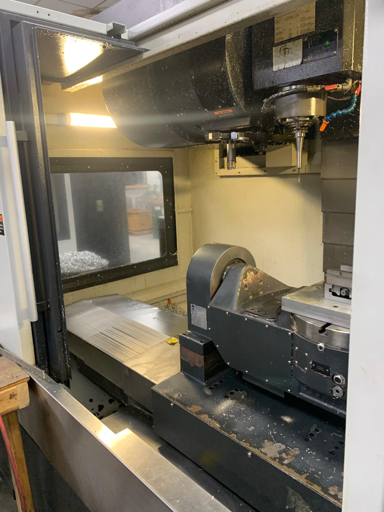 Leadwell v40iT 5 Axis VMC 2014 - Integrated Trunnion, Low Hours, Video - Image 3