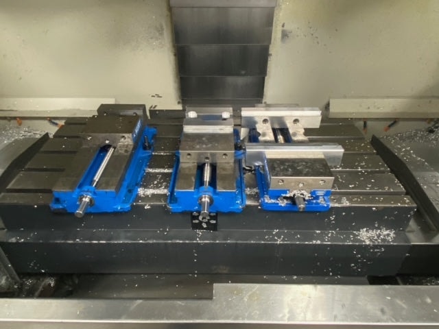 Leadwell v40 VMC, 2013 - Chip Conveyor, Low Hours, Video Available - Image 4