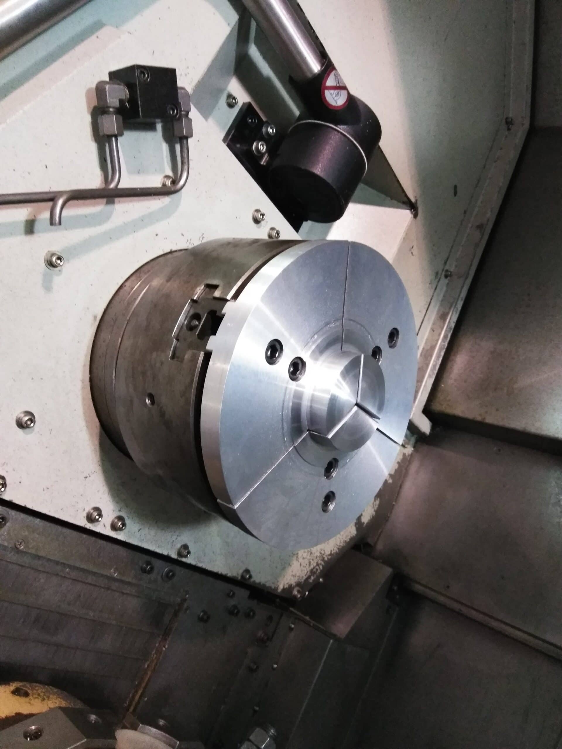 Hyundai Kia SKT-200-TTSY CNC Turning Center, 2007 - Barfeed Interface, Parts Catch, Under Power - Image 5