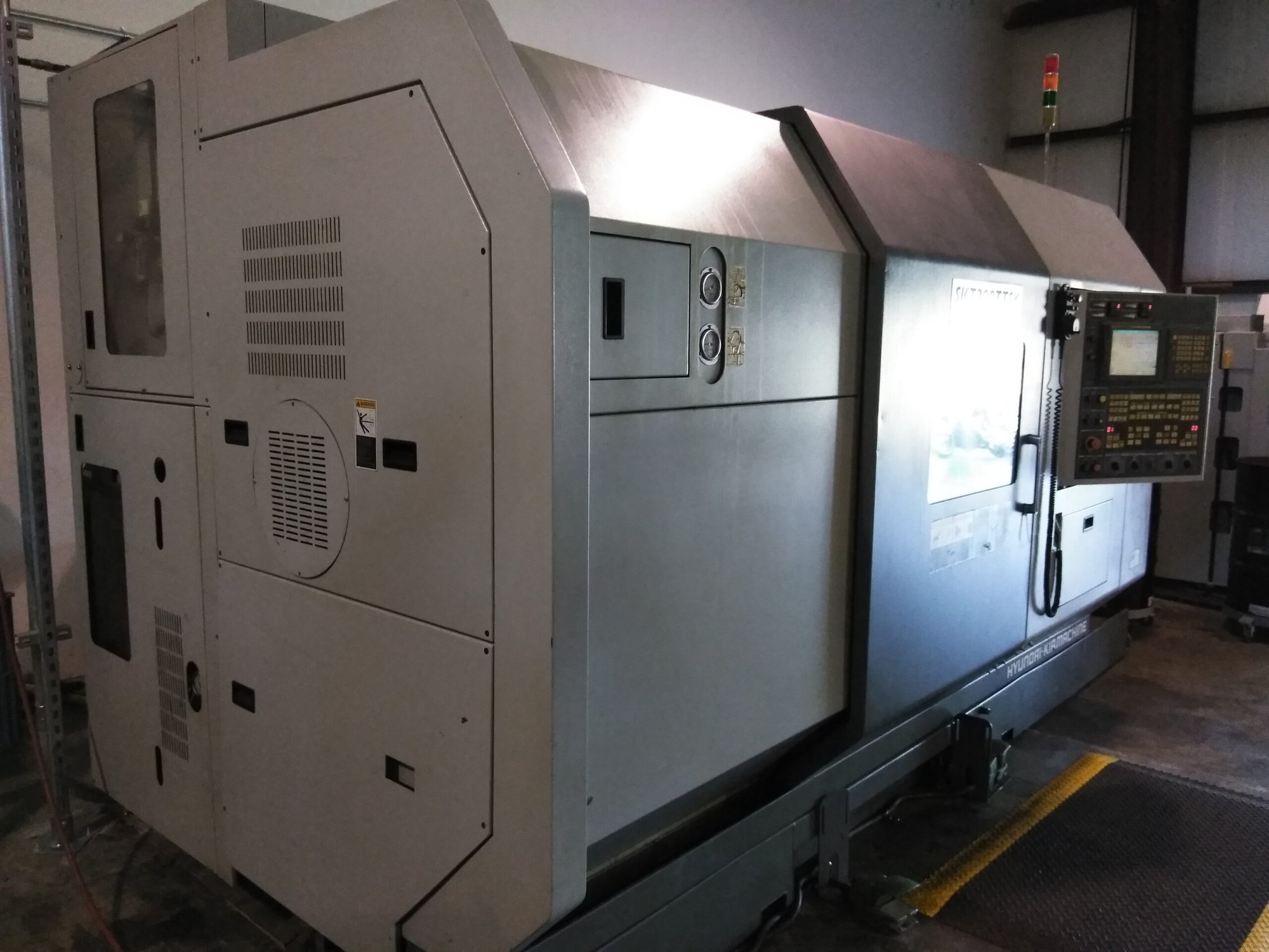 Hyundai Kia SKT-200-TTSY CNC Turning Center, 2007 - Barfeed Interface, Parts Catch, Under Power - Image 3