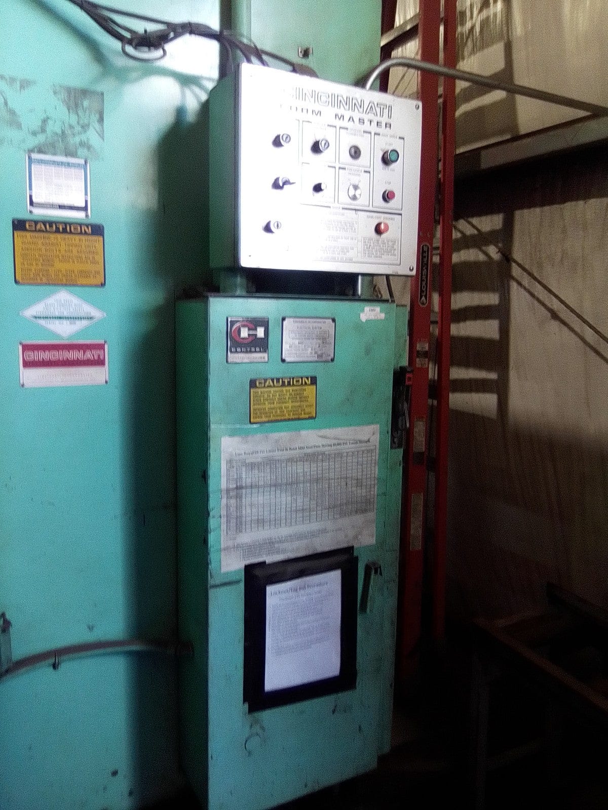 230 Ton x 18' Cincinnati CNC Press Brake - Upgraded PC Control - Image 3
