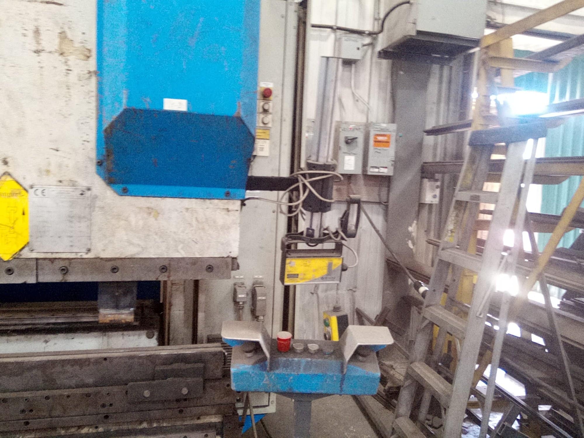 175 Ton x 10' Fischer DAP 16/3100E Hydraulic CNC Press Brake, 1995 - 6-Axis, Tooling Included - Image 4