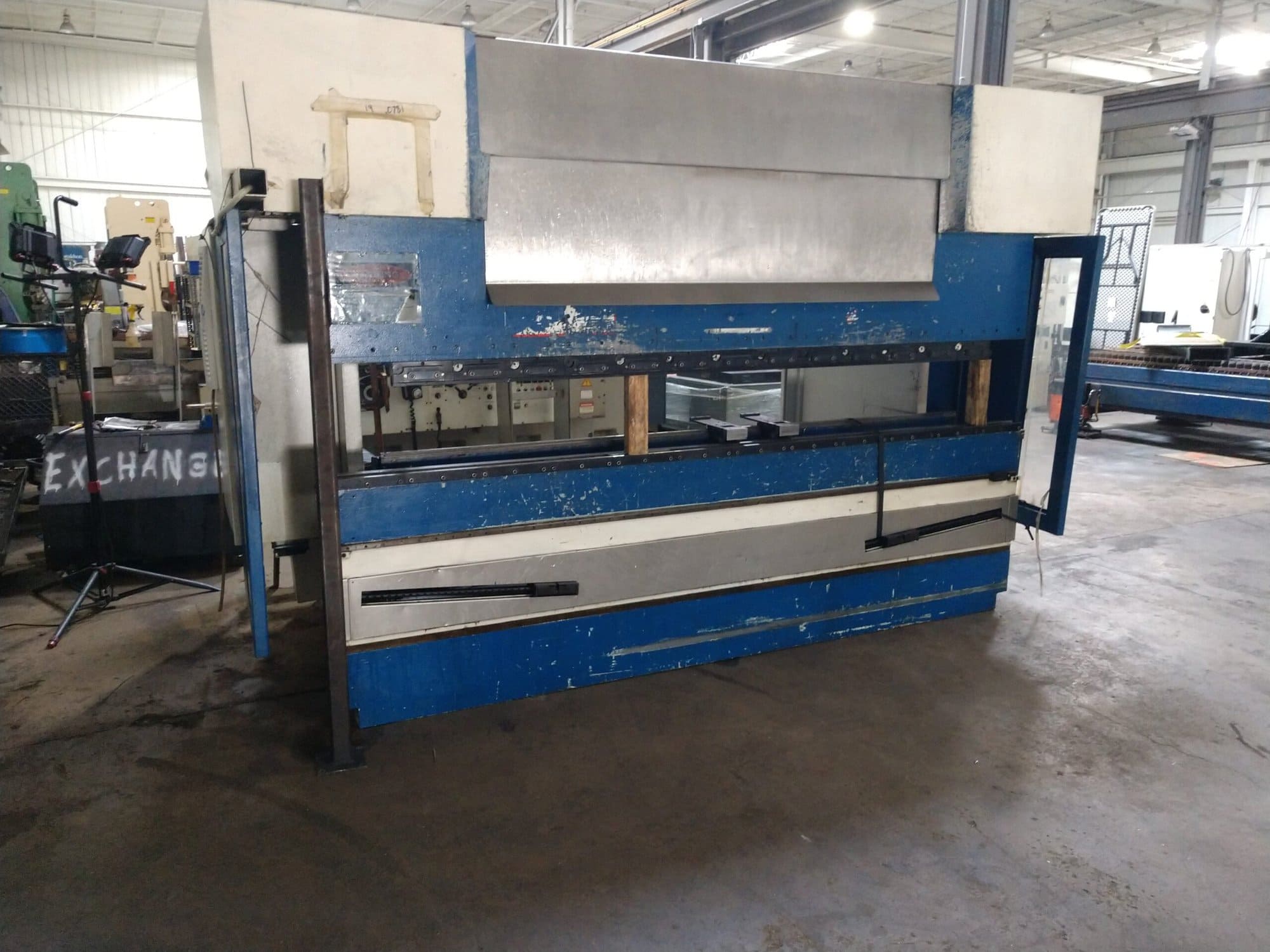 132 Ton x 10' Trumpf 3120 Trubend CNC Press Brake, 2007 - Crowning, 4 Axis, w/Tooling