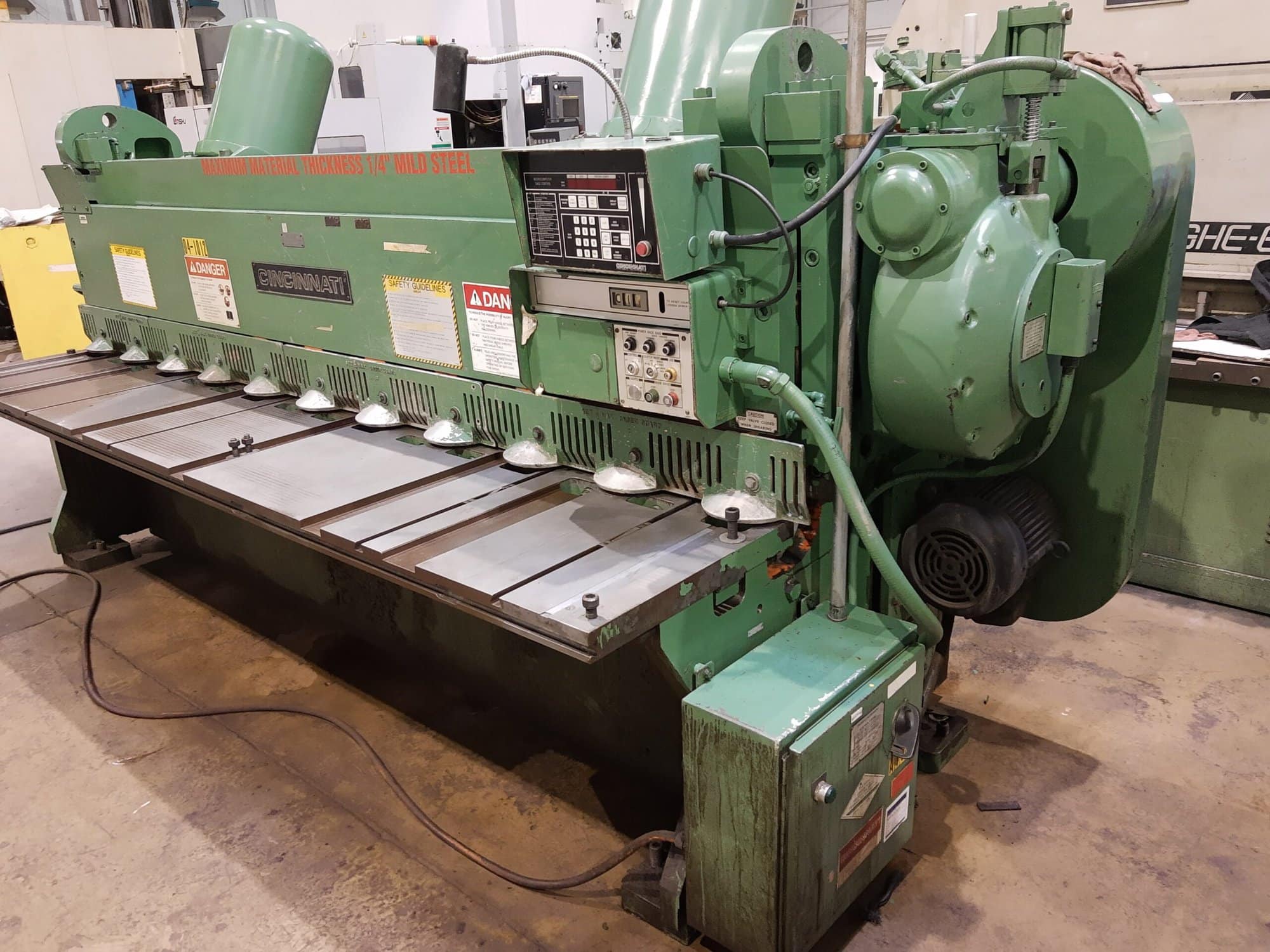 1/4" x 10' Cincinnati 2CC10 Shear, 1984 - Squaring Arm and Backgauge Included - Image 2