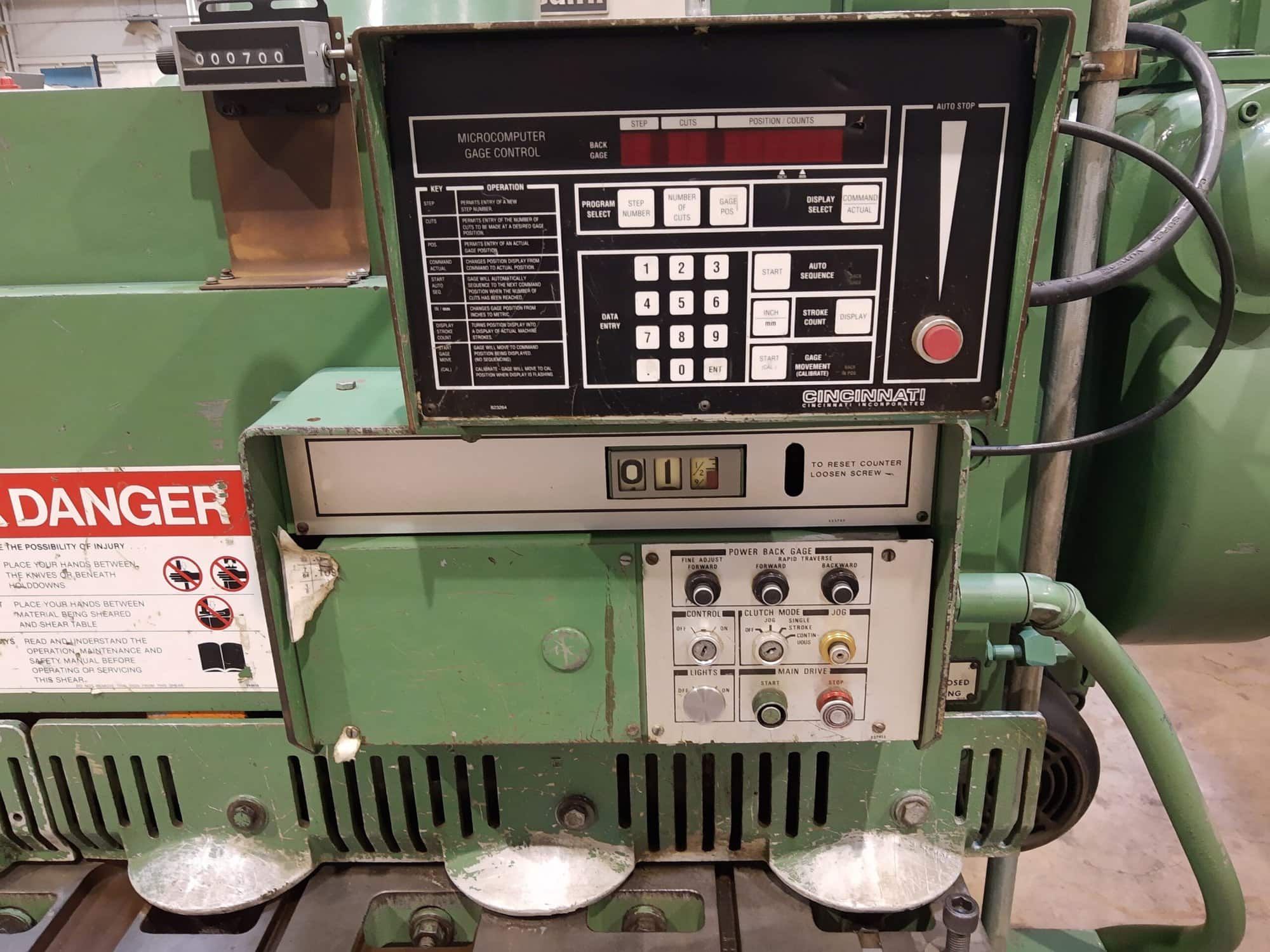 1/4" x 10' Cincinnati 2CC10 Shear, 1984 - Squaring Arm and Backgauge Included - Image 3